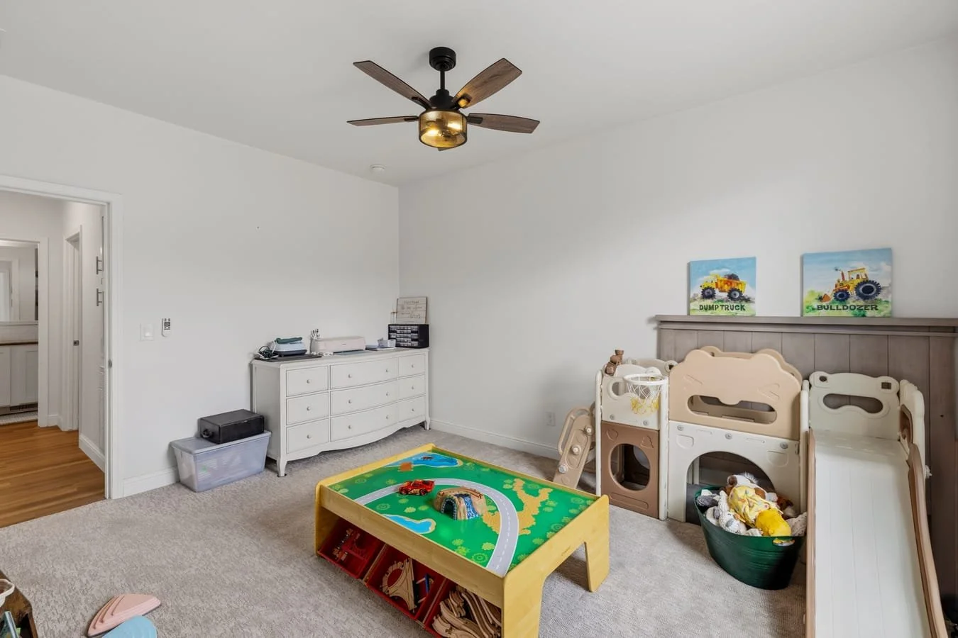 16_mls_077-Bedroom 1.jpg