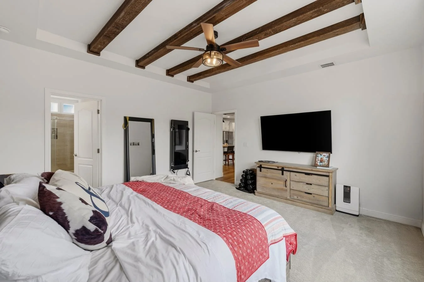 21_mls_102-Primary Bedroom.jpg