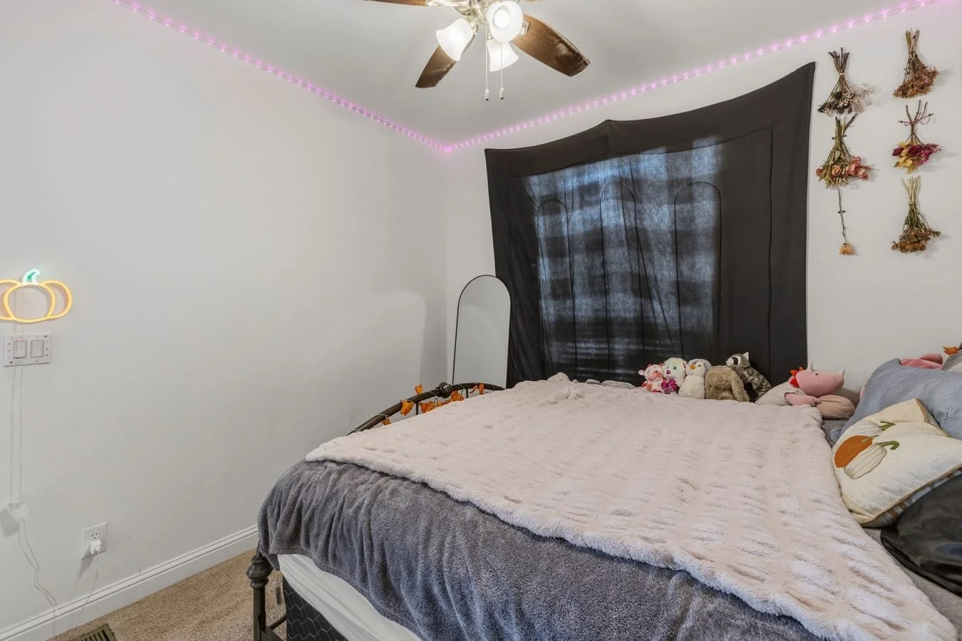 15_mls_072-Bedroom 1.jpg