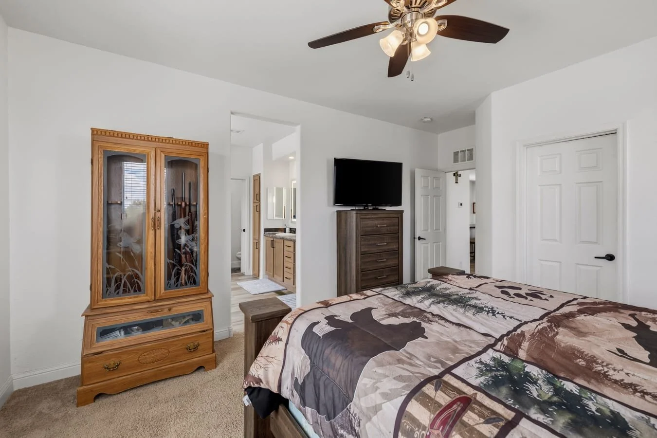 20_mls_097-Primary Bedroom_replaced_camera.jpg