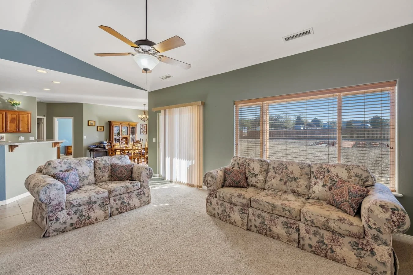 5_mls_022-Living Room.jpg
