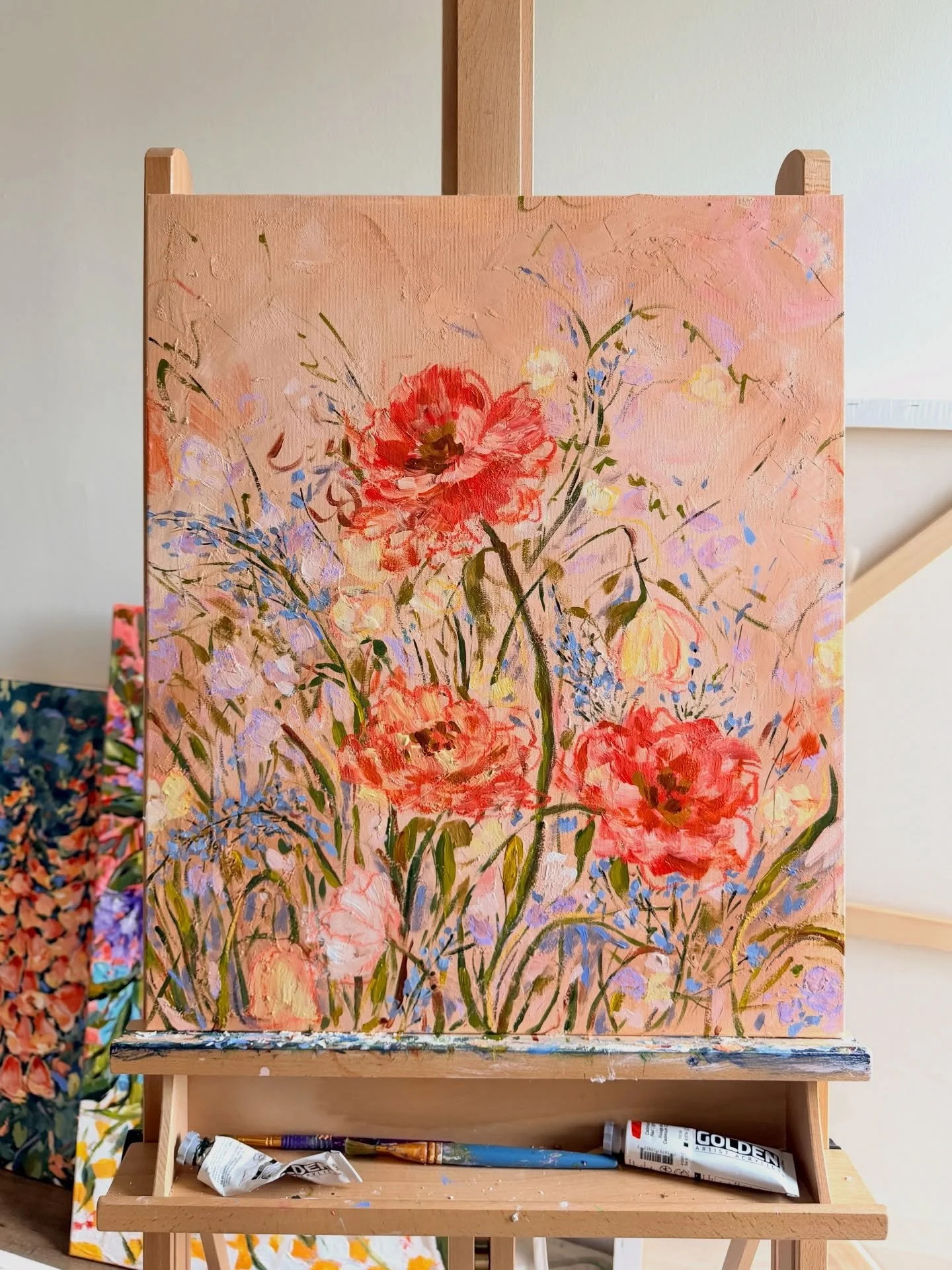 Lately in the studio&hellip;flowers have been blooming! 😍💗 I must say I spent most of my nights last week working on a larger piece that I didn&rsquo;t end up loving&hellip;only to paint this in a record 2 hour studio session and absolutely love it