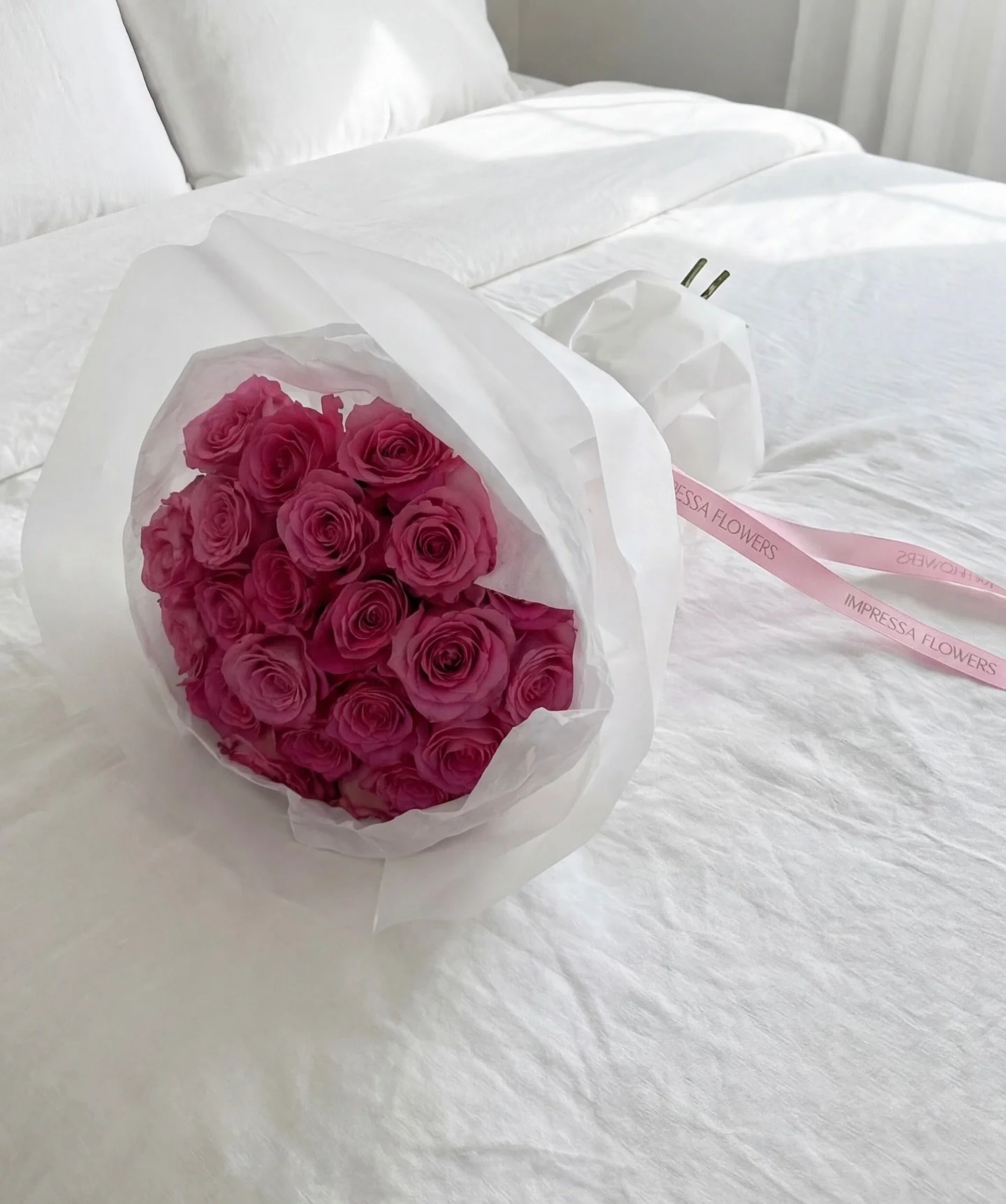 Beautiful bright pink &ldquo;The Paloma&rdquo; rose bouquet 💖&thinsp;
&thinsp;
&thinsp;
DM to order or visit impressaflowers.com &thinsp;
Orders are available for pickup or delivery in the Cleveland area!&thinsp;&thinsp;
&thinsp;&thinsp;
#clevelandf