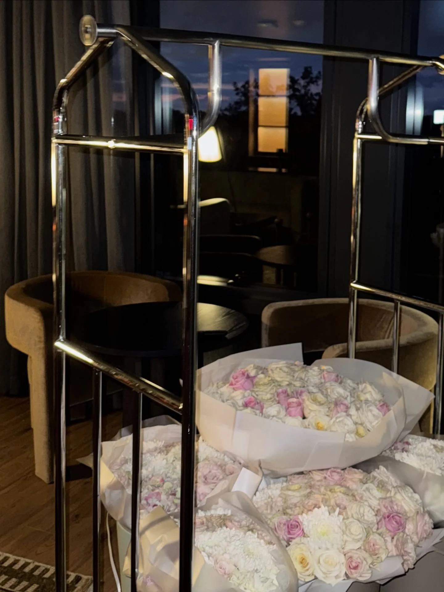 Getting night orders ready🌙&thinsp;
&thinsp;&thinsp;&thinsp;
To order DM or call/text +1 (216) 376-5892&thinsp;&thinsp;&thinsp;
Or visit impressaflowers.com&thinsp;
#clevelandflorist #clevelandbouquets #valentinesdayflowers