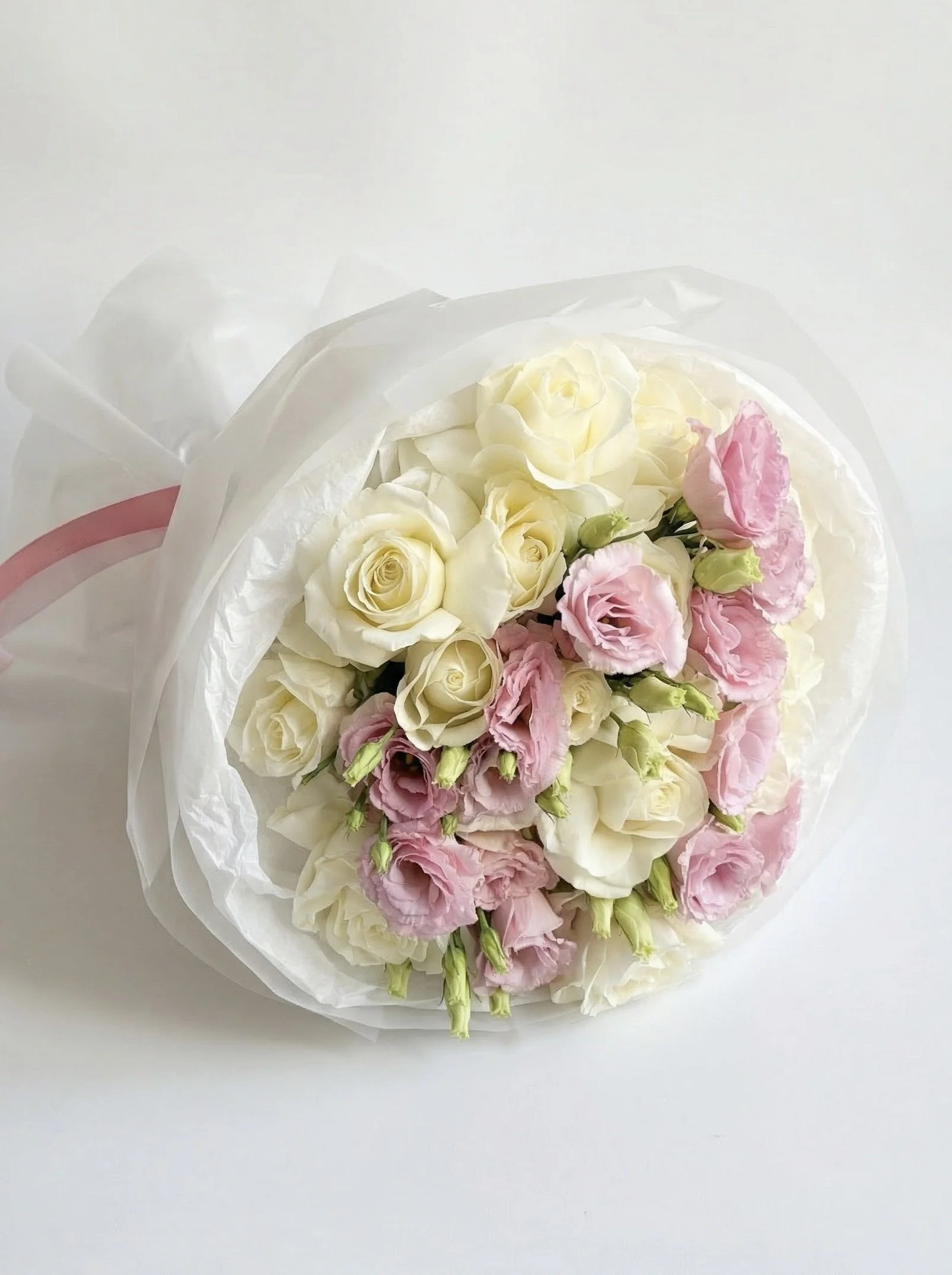 Mix Bouquet "White Linen & Lisianthus"