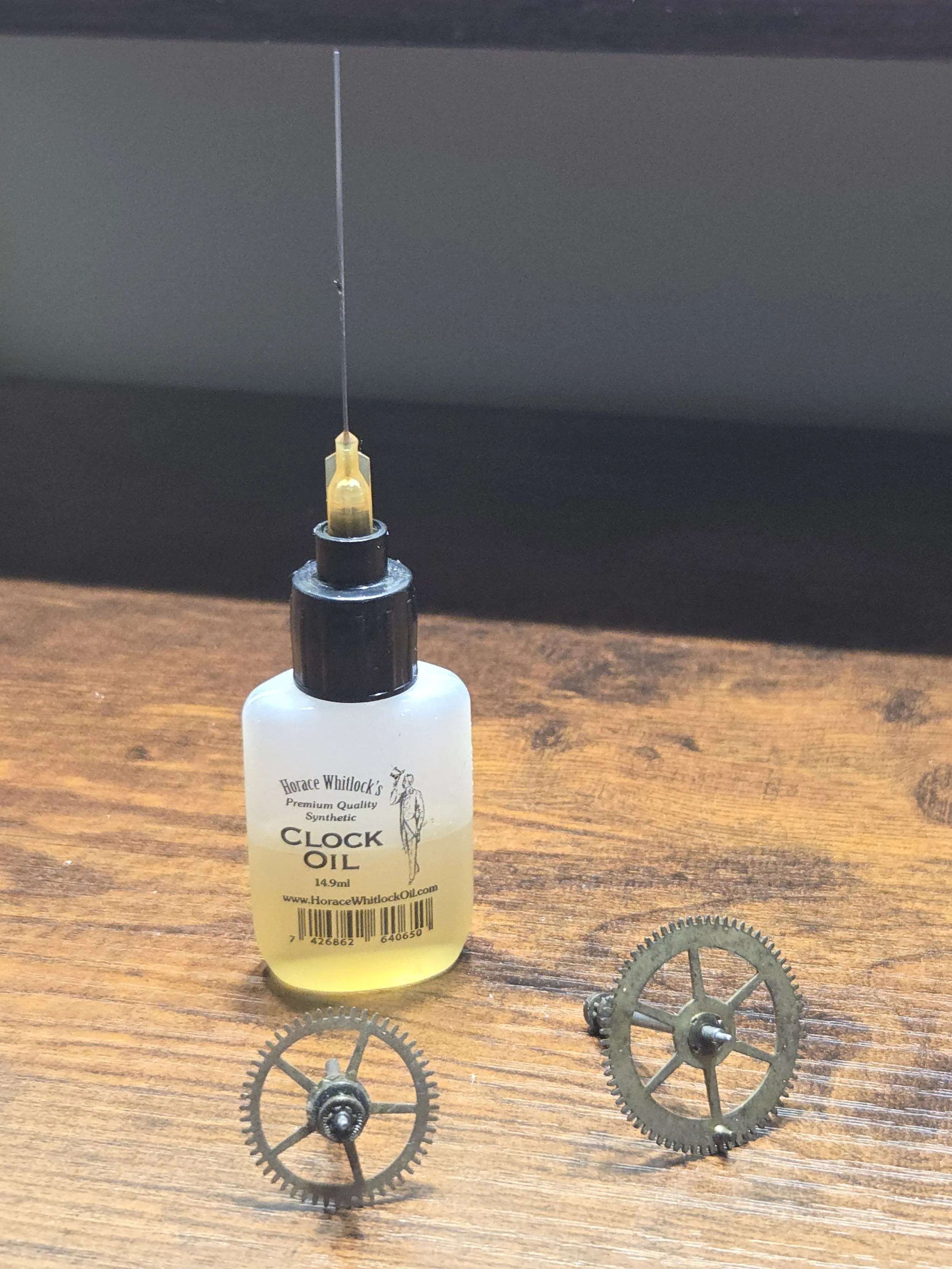Best Oils for Clock Mechanisms (And What to Avoid)