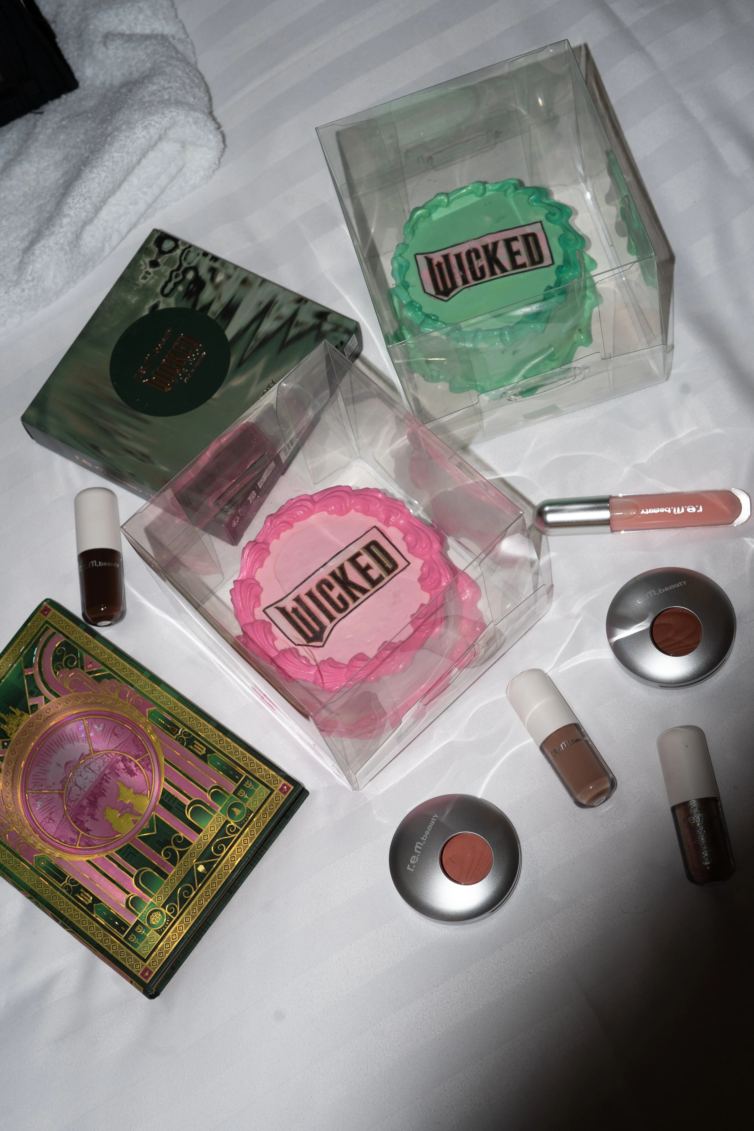 Netflix " Wicked 2" x R.E.M Beauty