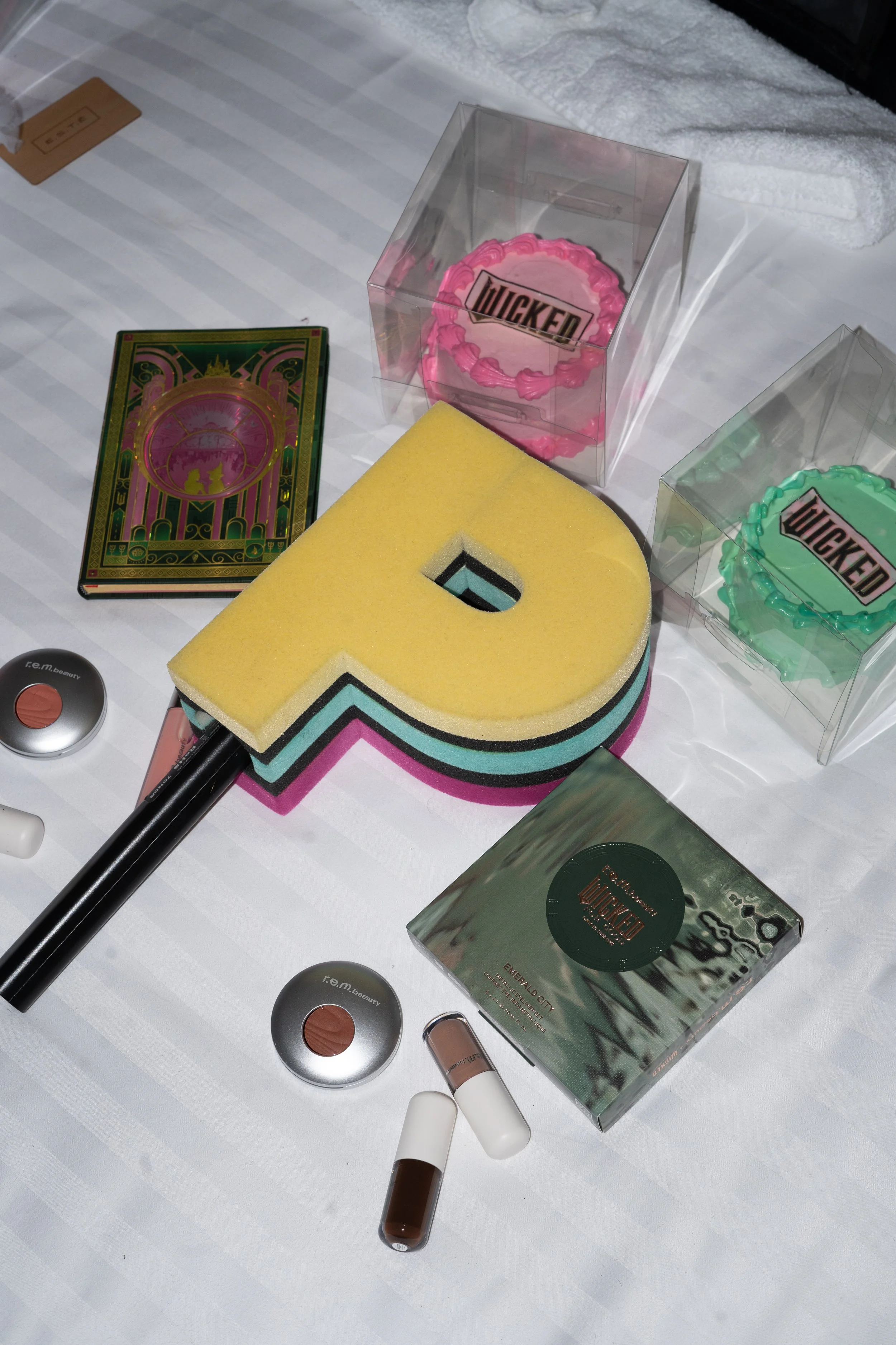 Netflix " Wicked 2" x R.E.M Beauty