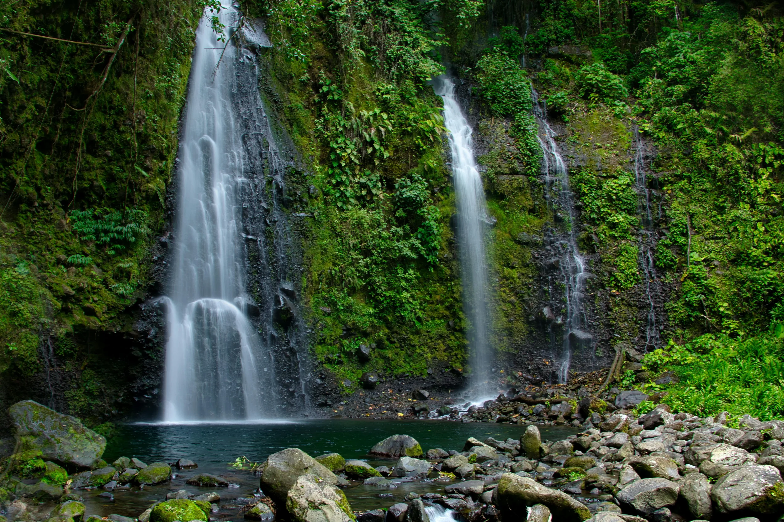 costa-rica-la-paz-waterfall.webp