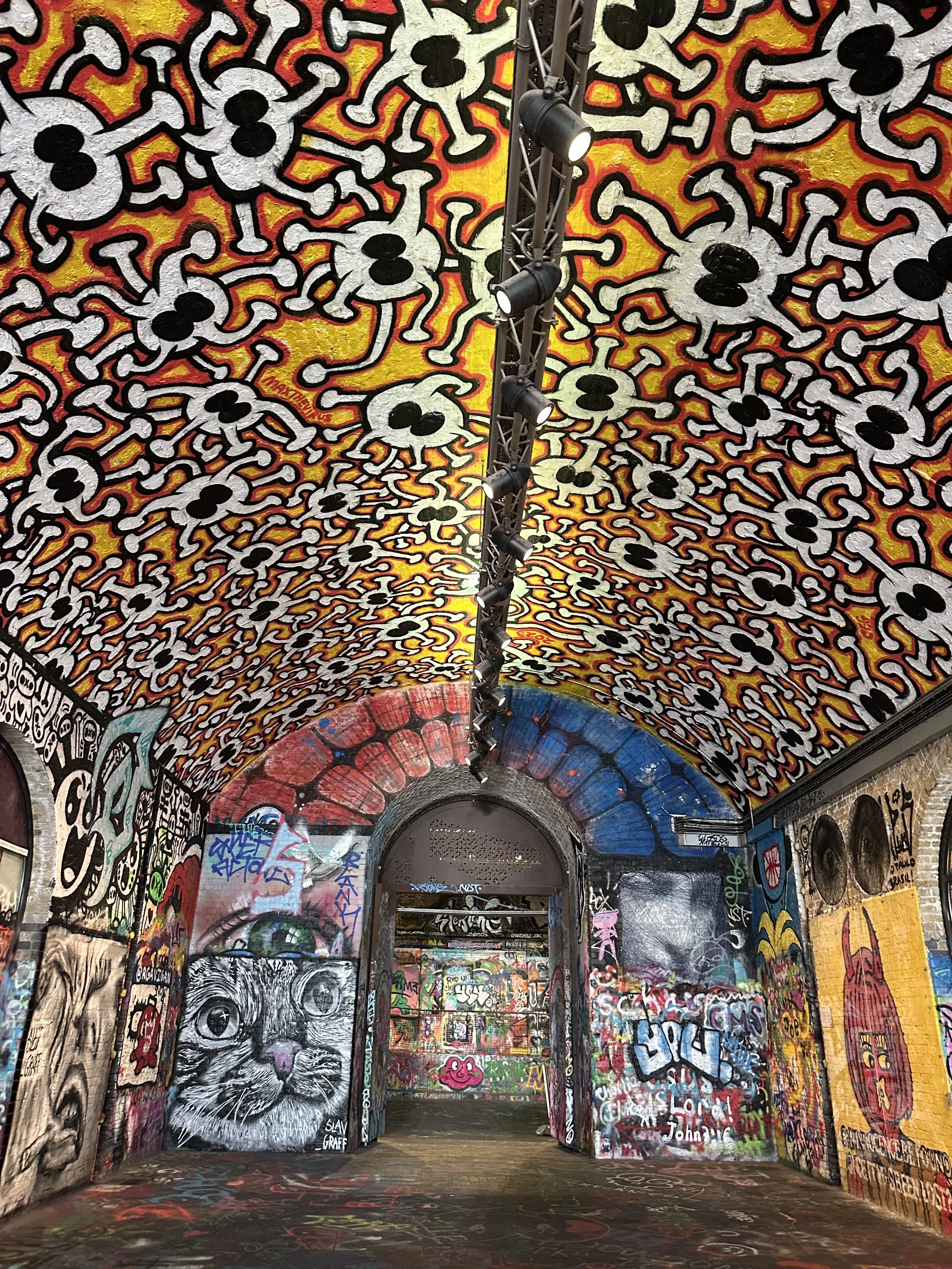 leake-street-art-tunnel.JPG