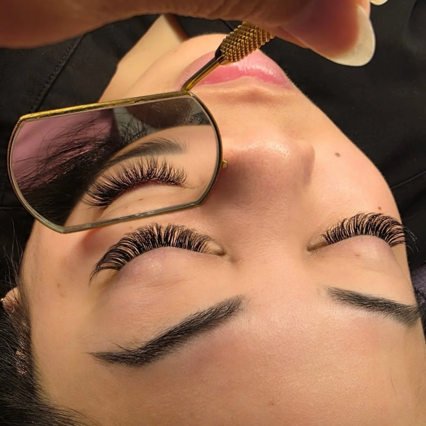 Full, fluffy, and flawlessly fanned&mdash;each lash placed with purpose. When your eyes do the talking, make sure they&rsquo;re saying elegance. 😍 #ArtistryMK
#LafayetteLashes #BayAreaLashArtist #VolumeLashes #ArtistryMK #LashGoals #FluffyLashes #La