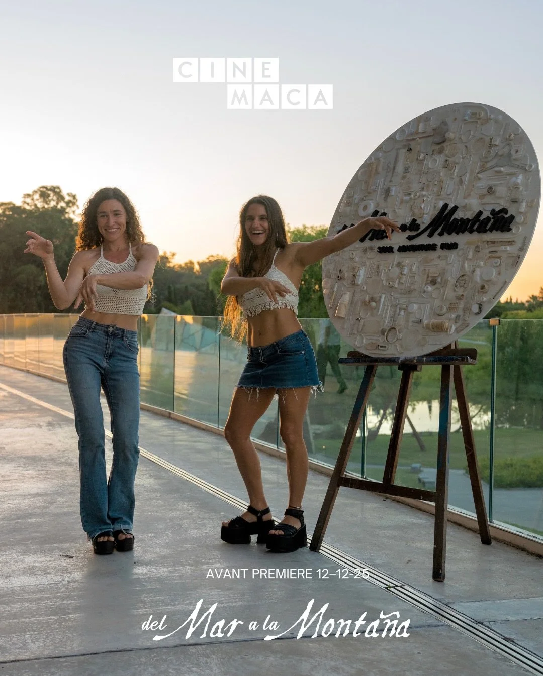 Sonrisas, abrazos y emociones!
As&iacute; fue la primera parte de nuestro avant premiere en el @maca.fundacionpabloatchugarry 🌊🏔️🎞️

Los invitados iban llegando y disfrutando del museo. 

Tuvimos el honor de ser presentadas por @jav_gonzalez y @lu