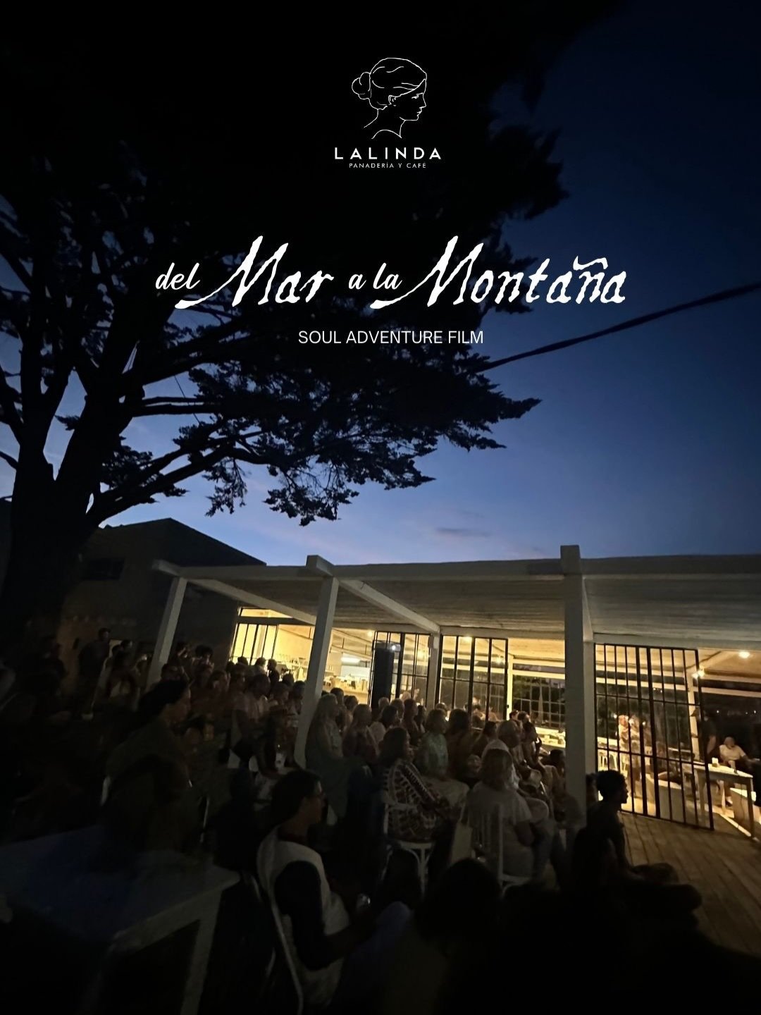 Noche m&aacute;gica en @lalindabakery 💕✨ nuestro barrio nos recibi&oacute; con mucho amor. Gracias a todos por acercarse y disfrutar con nosotras! 

Agradecemos especialmente a @lalindabakery por abrirnos las puertas de su casa!

@mansa.refrescos po