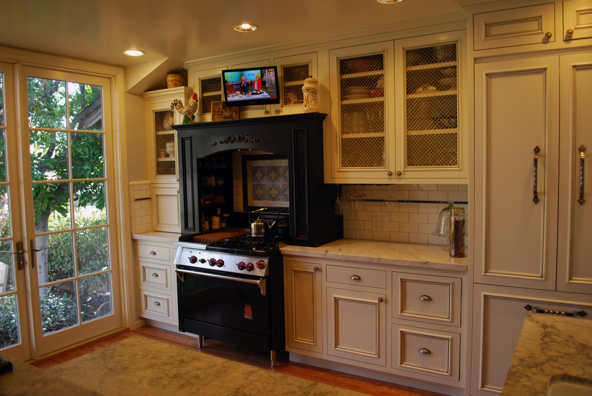 Glazed White Paint | Applied Molding Door | Face Frame Inset
