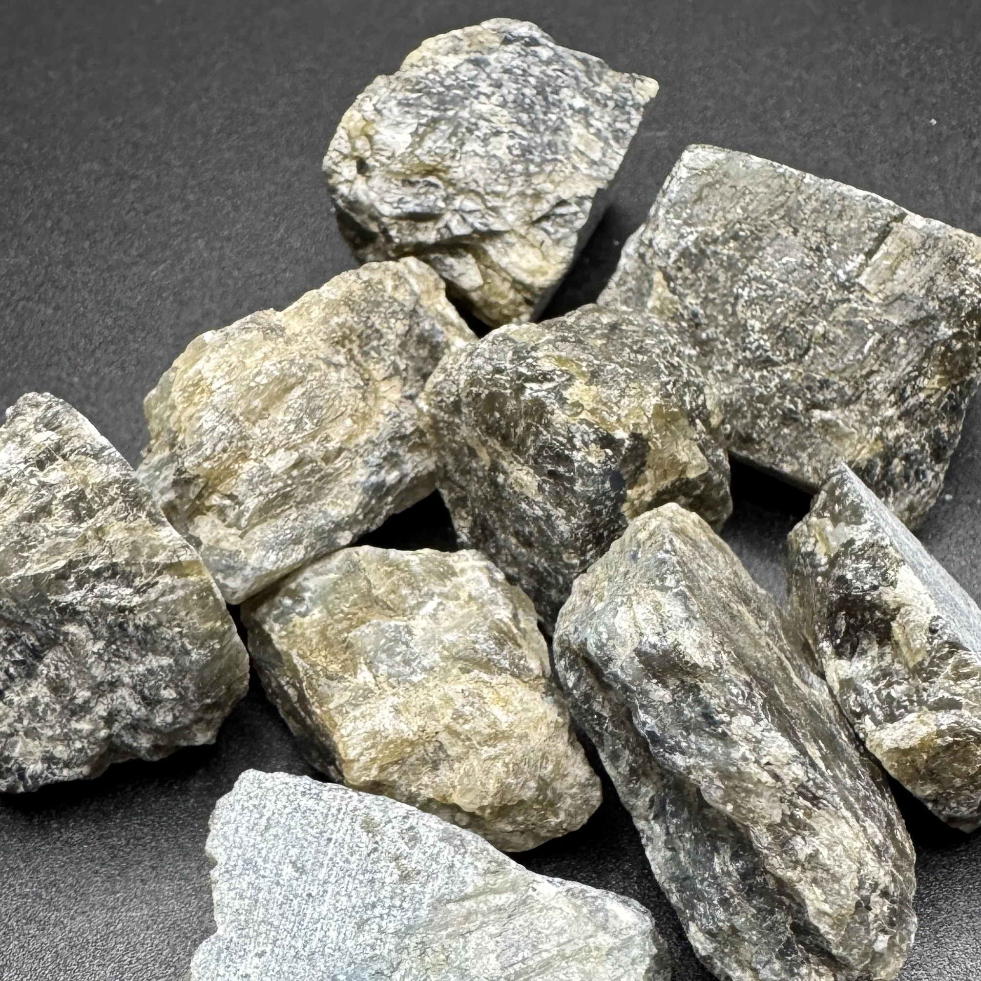 Labradorite Rough - 2.jpg