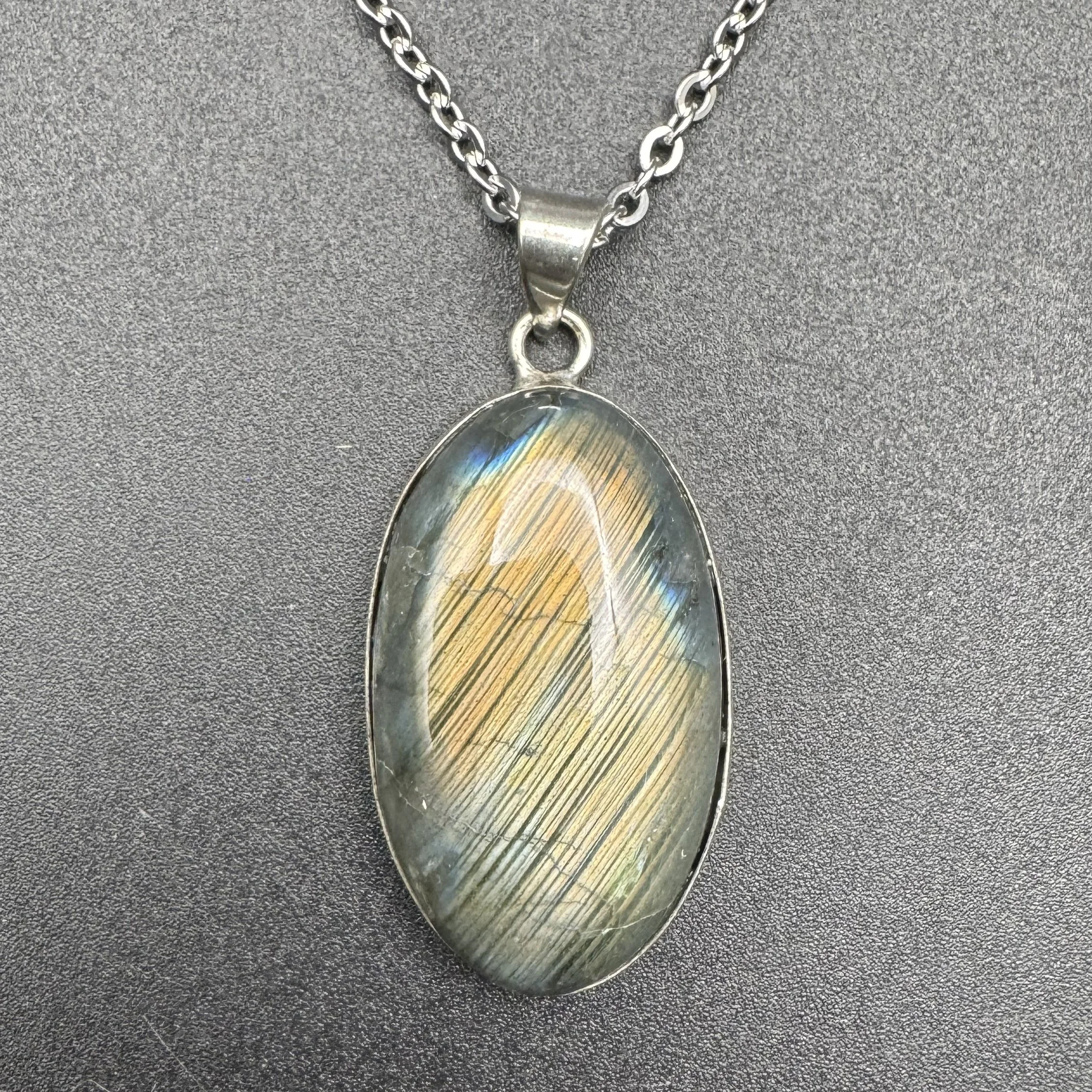 Labradorite Pendant A - 1.jpg