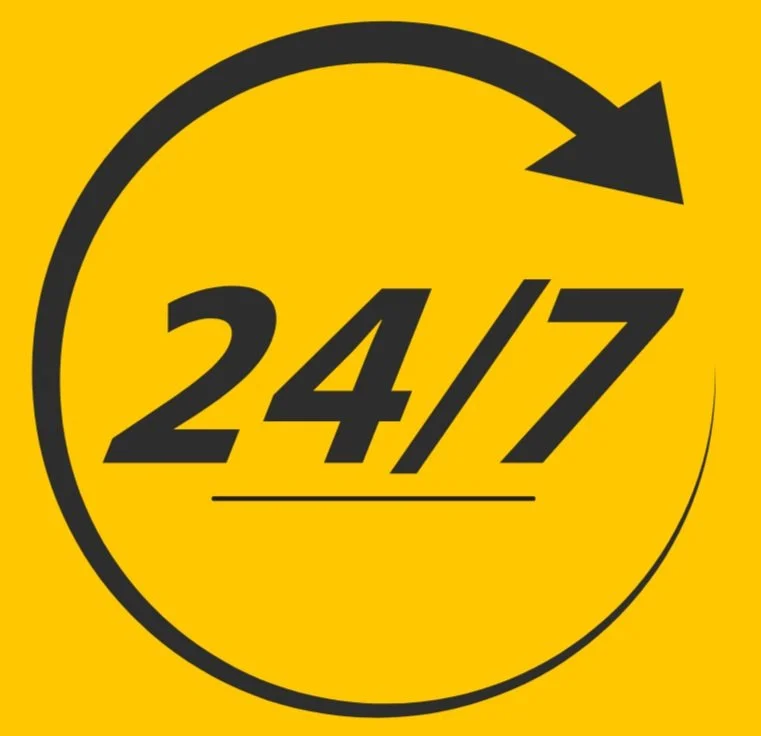 24/7 customer service icon with a yellow background and black text and arrow.