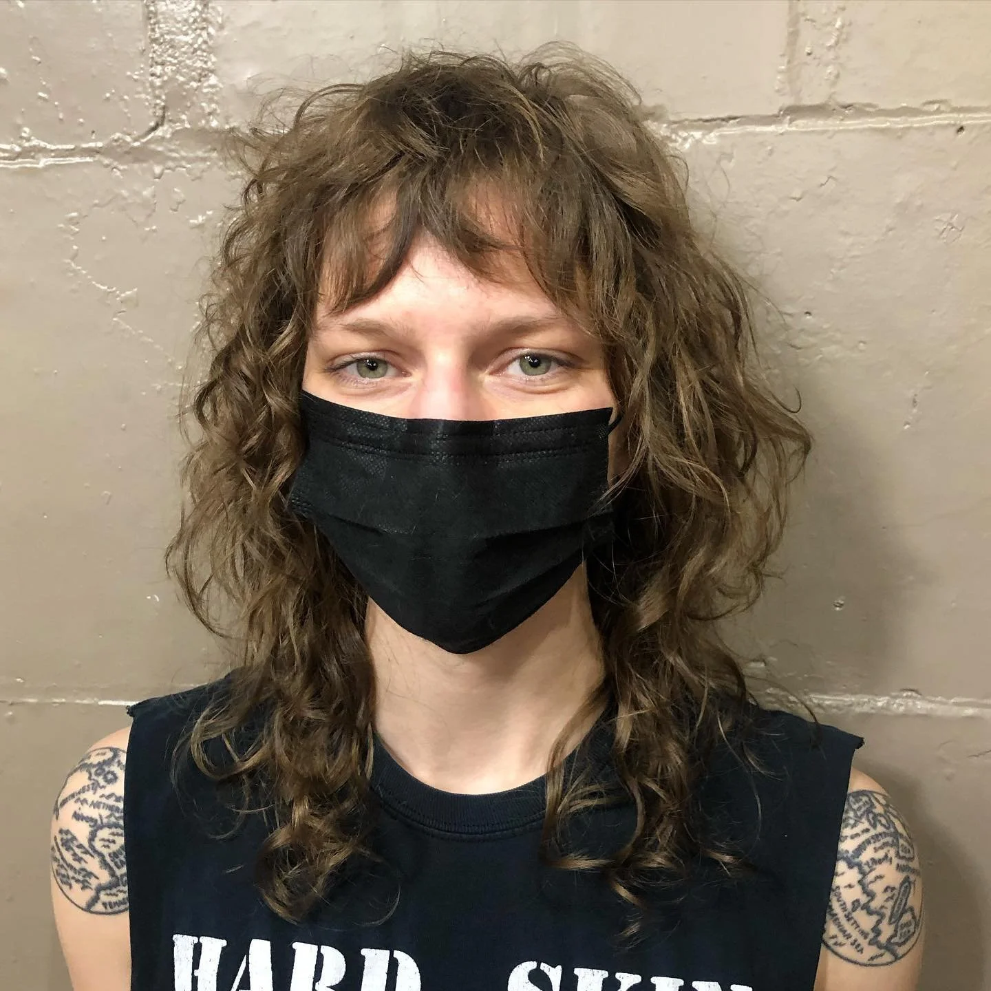 Cutest shag on fine hair. The key is finding the right styling product to add enough hold to your texture.  Loving Kevin Murphy&rsquo;s Hair Resort for this look and texture . 🌟
.
.
.
#rockerhair #shaghaircut #curtainbangs #fringesalonsouthphilly #s