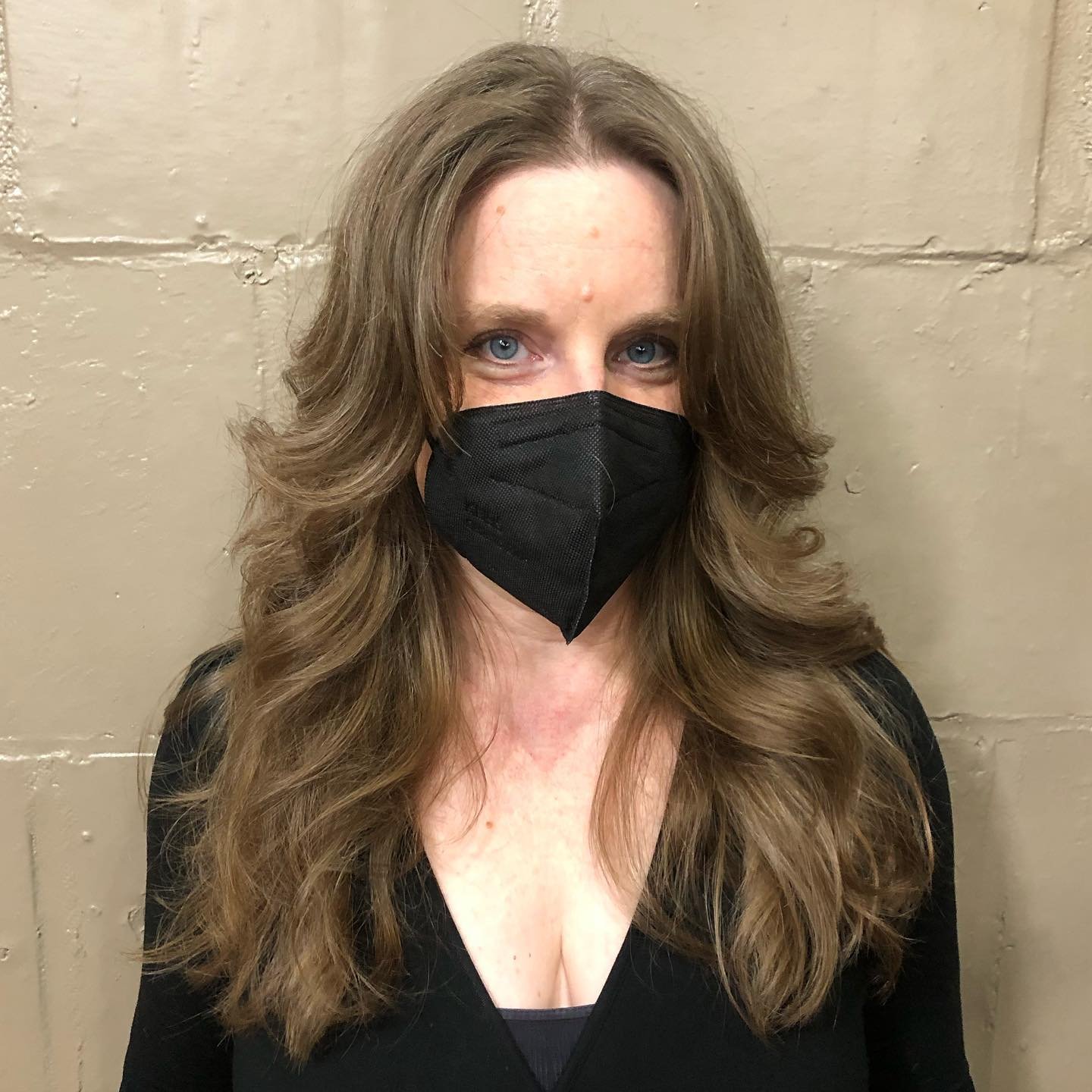 One of my oldest and dearest friends Jenn just being a bombshell. 🔥
.
.
.
#70shair #sexyhair #fringesalonsouthphilly #bokbuildingphilly #phillyhair #phillybesthair #southphillystyle