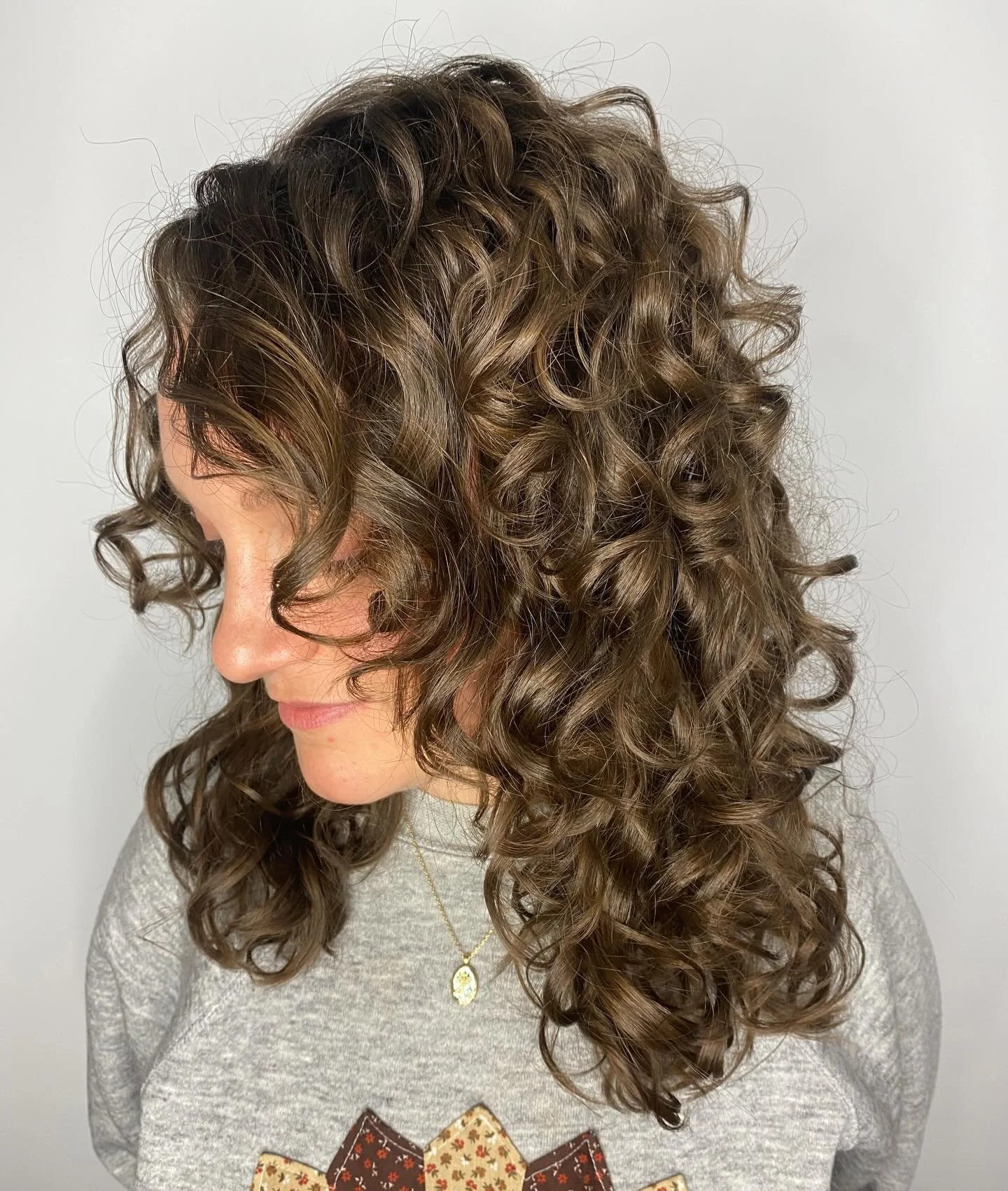 When guests have multi-textures! It&rsquo;s incredible what a proper cut can do to accentuate the textures you wish to focus on! Scroll right to see the before&hellip;. 

#curlycut #wavycurly #2c3a