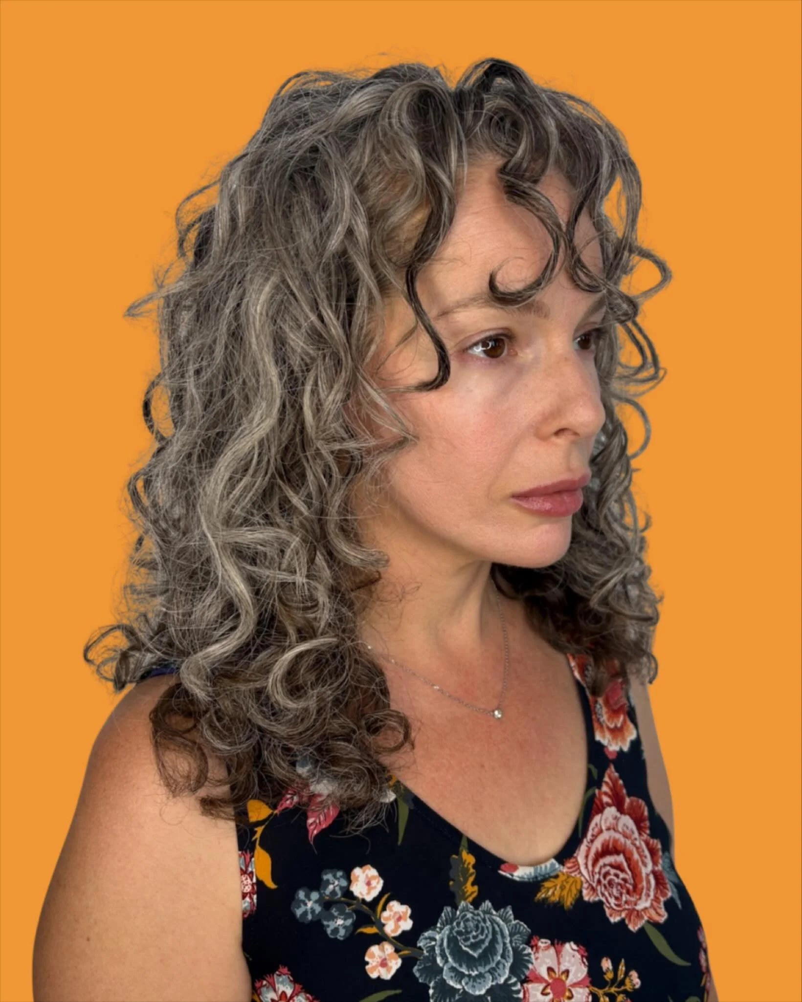 Soft, dimensional curls that move, shine, and celebrate every strand ✨
This look is all about enhancing natural texture, embracing silver tones, and creating shape that feels effortless and modern. Curly hair done intentionally makes all the differen