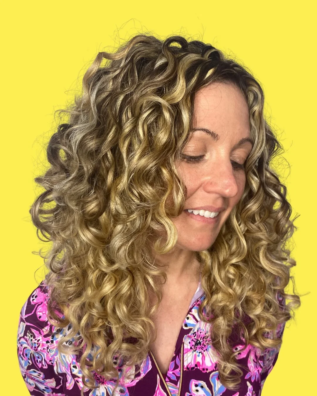 ✨ Curls done right. Every coil, every detail. ✨
At Fringe Salon, we celebrate curls in their most beautiful, natural form. From precision curl cutting to customized treatments and definition styling, we enhance your texture&mdash;not fight it.
Health