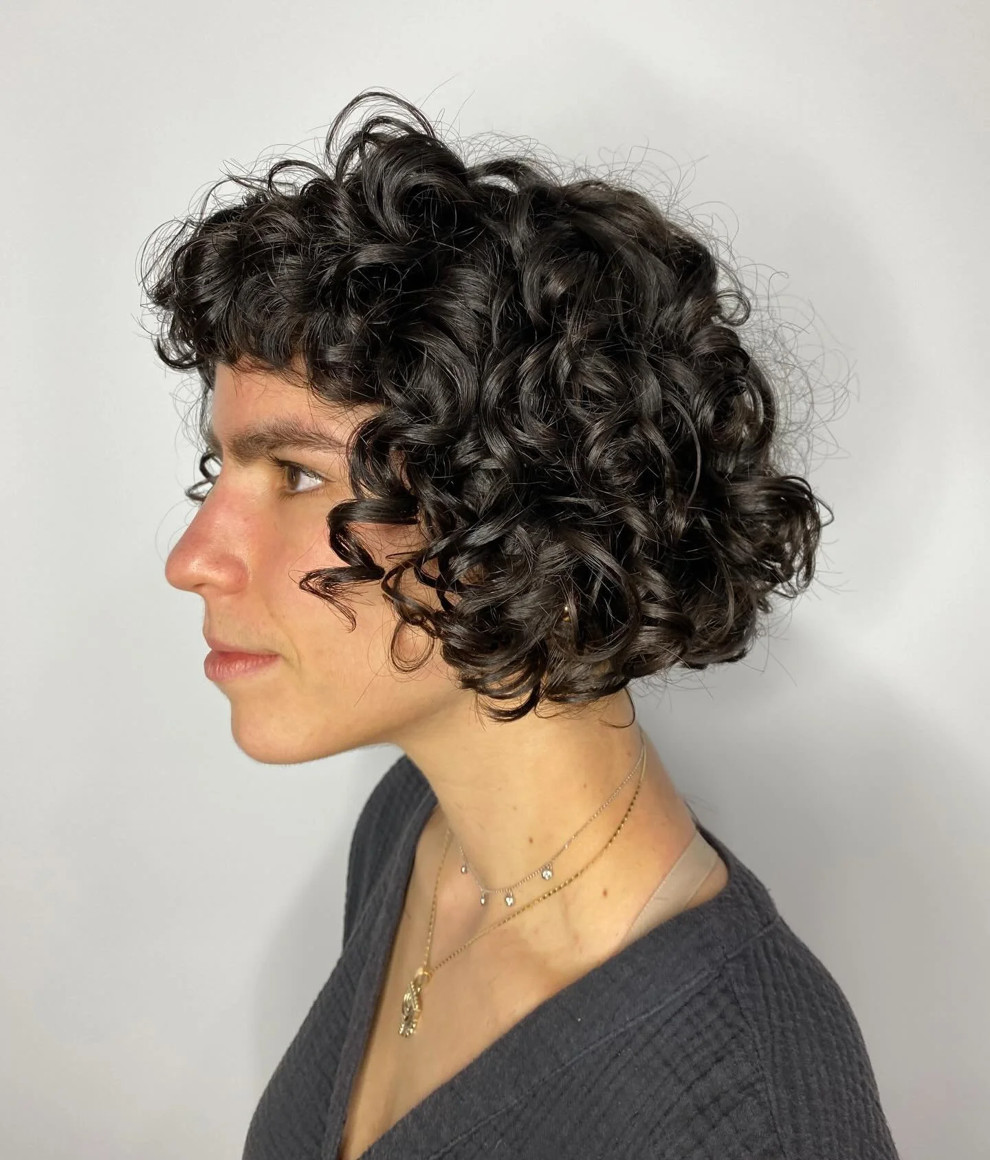 Check out the before on this cute French bob! Swipe rightttt!😳
Her curls love to be short! 🩷🩷🩷🩷

#frenchbobhaircut #cutiecurls #curlyfrenchbob