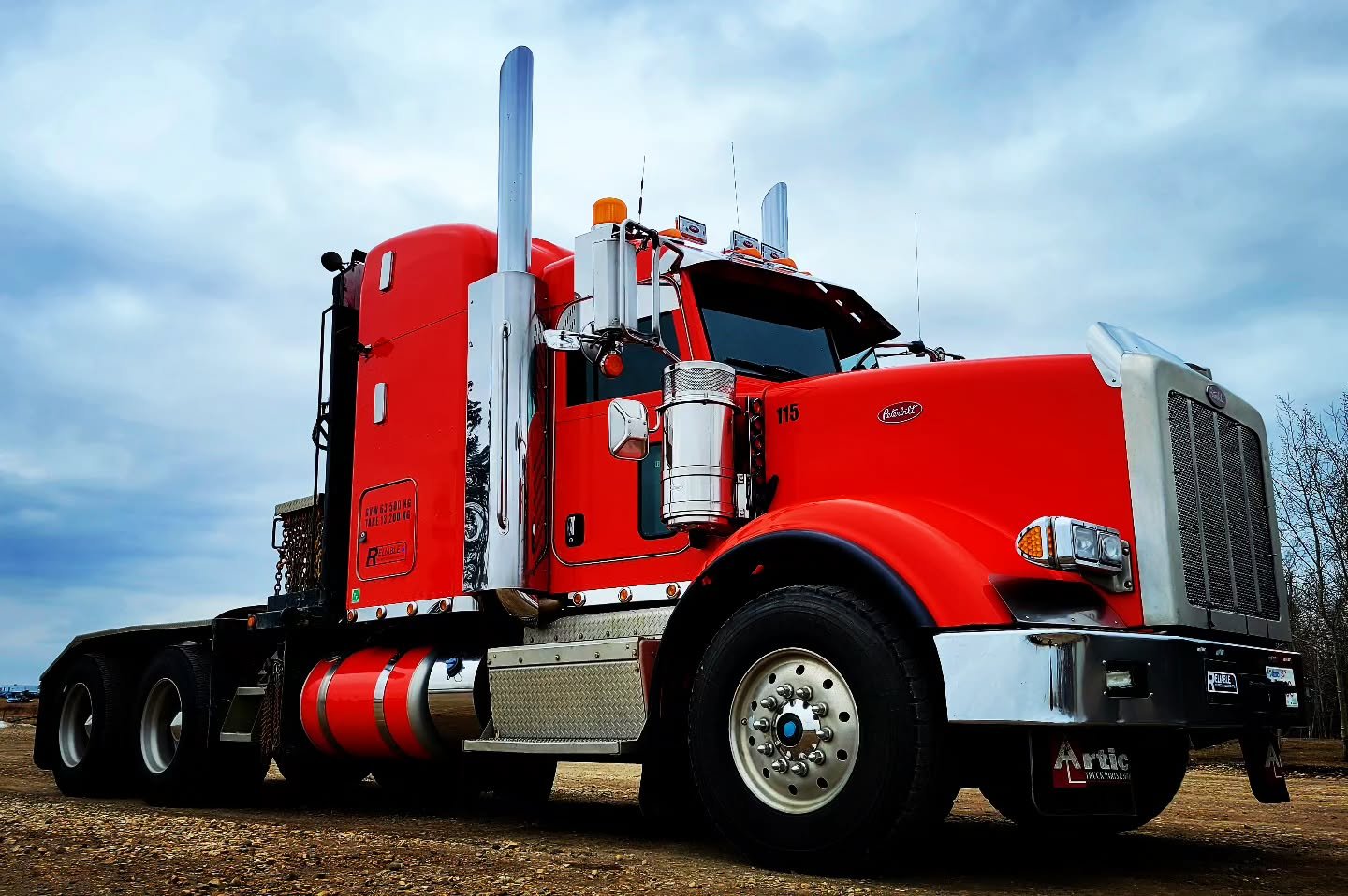 Still cleans up nice 😎👍 #peterbilt #367