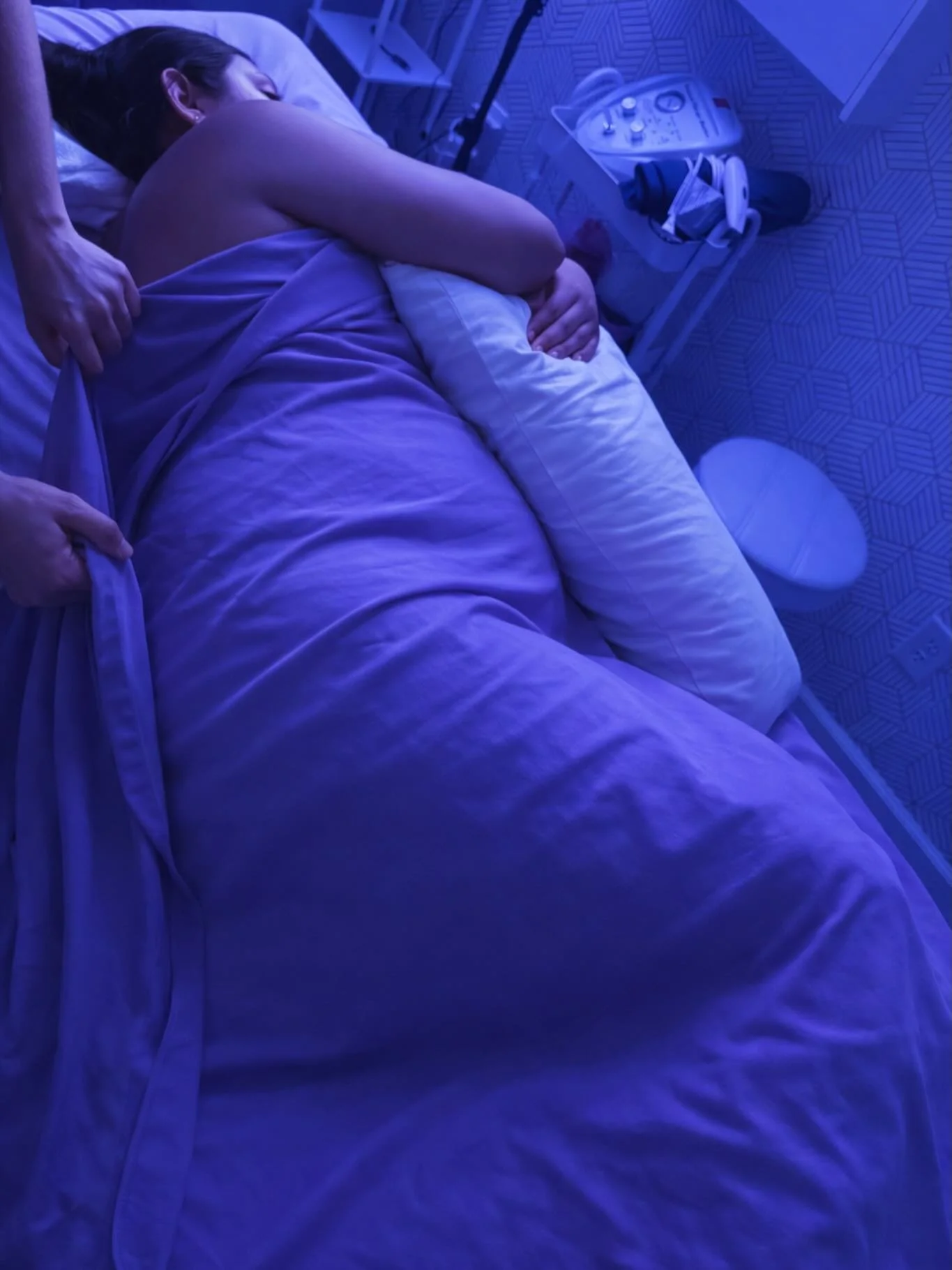 Prenatal massage should always be safe, comfortable, and properly supported.
At Hesed Bodywork, our prenatal clients are positioned on their side with pillows and professional draping, never flat on their back for long periods.
Your comfort and your 