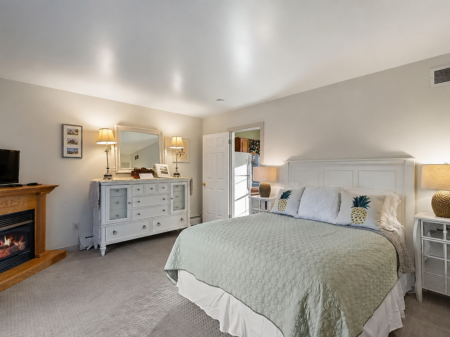 Baltimore-Oriole-Bedroom-View-2.png