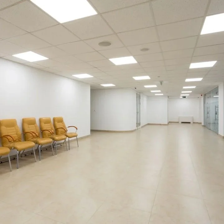 ✨ Why a Clean and Eco-Friendly Space Enhances Your Customer Experience