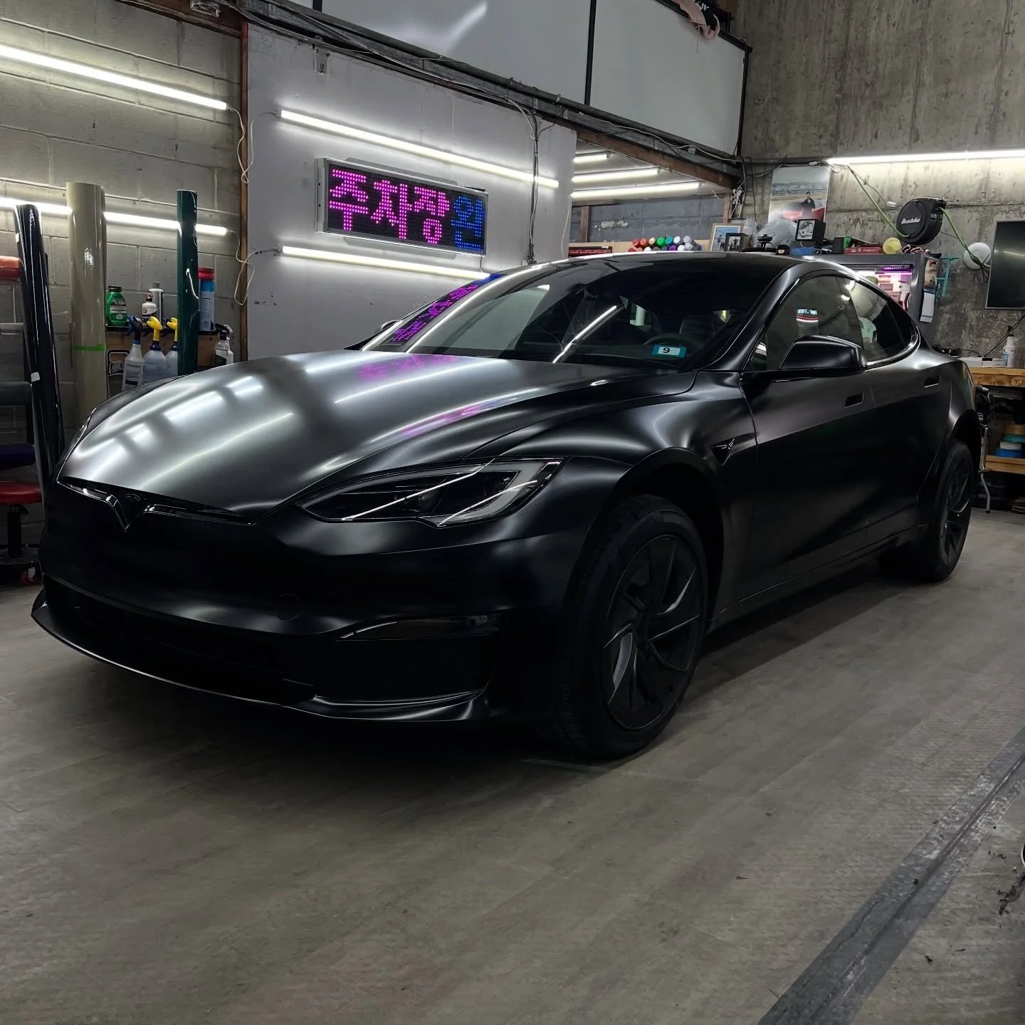 Tesla model S finished up in @cheetah.wrap satin black PCC paint protection film!

~~~~~~~~~~
📥Direct message quotes 
📲 508-527-1003
📩 rdmautostyling1@gmail.com
- Vinyl wrapping
- Detailing
- Paint corrections 
- Ceramic coatings
- Starlight headl