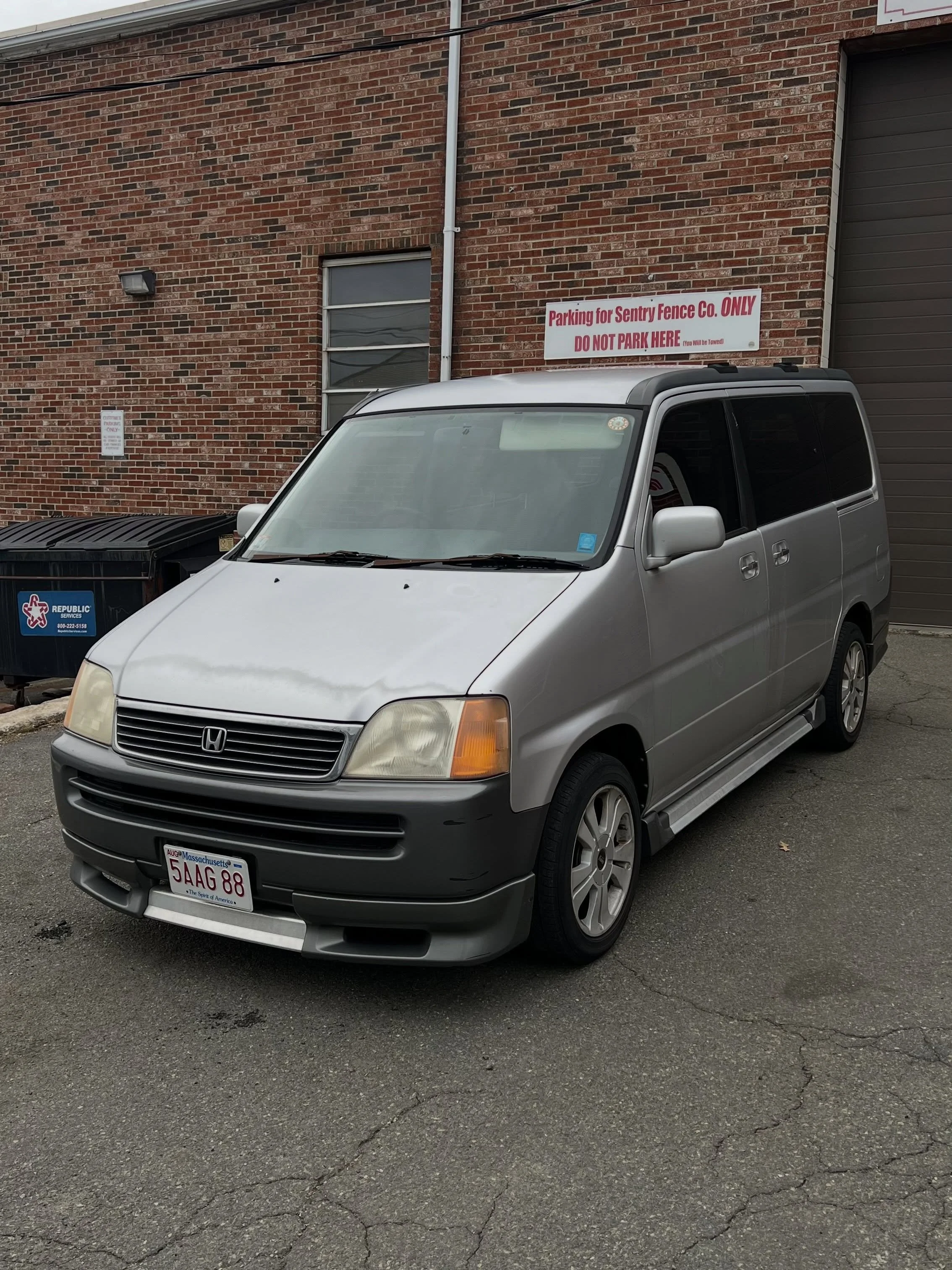 Honda stepwagon in for full window tint all around in 20% 

Going to start posting even all our smaller jobs! Let us know what you think!

~~~~~~~~~~
📥Direct message quotes 
📲 508-527-1003
📩 rdmautostyling1@gmail.com
- Vinyl wrapping
- Detailing
-