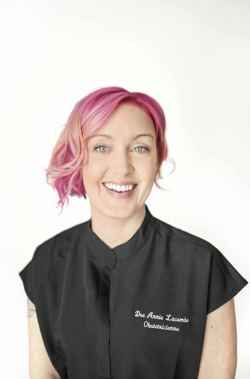 Dre Annie Lacombe est médecin de famille et agit à titre de directrice médicale de la Clinique de santé FAMMA. Elle y assure le suivi de grossesse via le réseau public, avec une approche humaine, attentive et respectueuse du parcours de chaque femme.