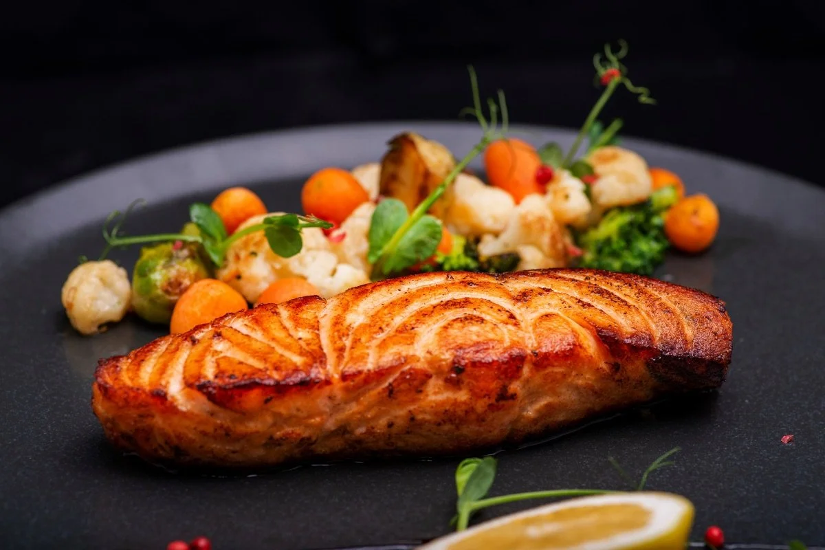 salmon fillet with vegetables an of a healthy protein-rich GLP-1 meal