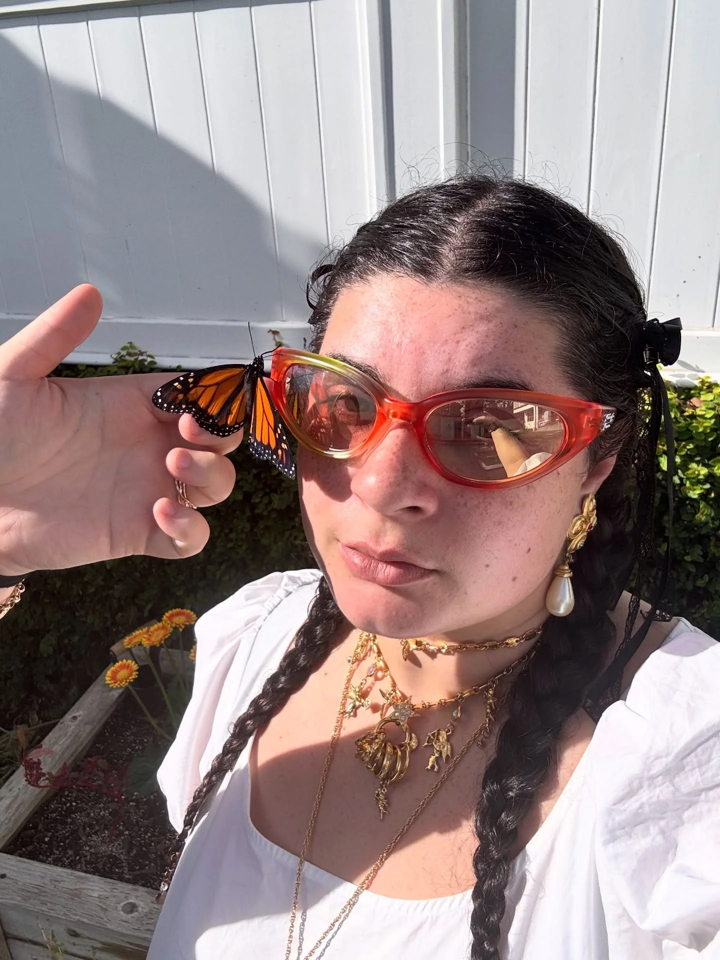 lucky lucky butterfly girl ⭐️🫶

butterfly hatched by garden faerie @jojonessim