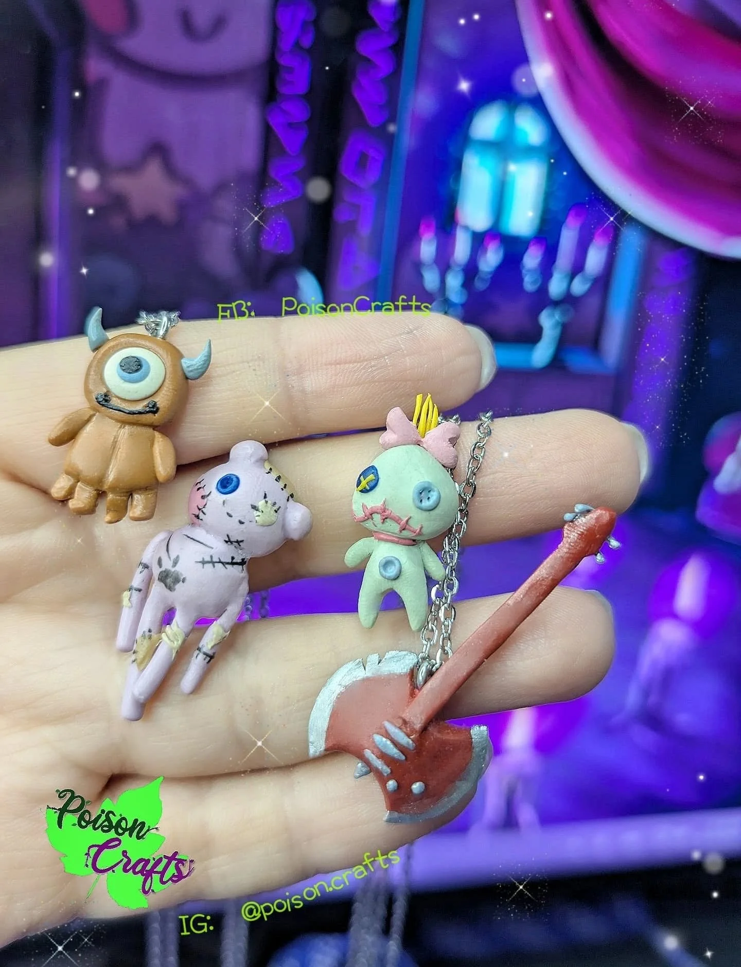 Amigos, he estado haciendo miniaturas para desestresarme. 🙌🏻 
&iquest;Qu&eacute; otra figura deber&iacute;a hacer?

Los estoy haciendo en collar de acero inoxidable y arcilla polim&eacute;rica, lo que significa que los puedes usar 24/7 sin que se h