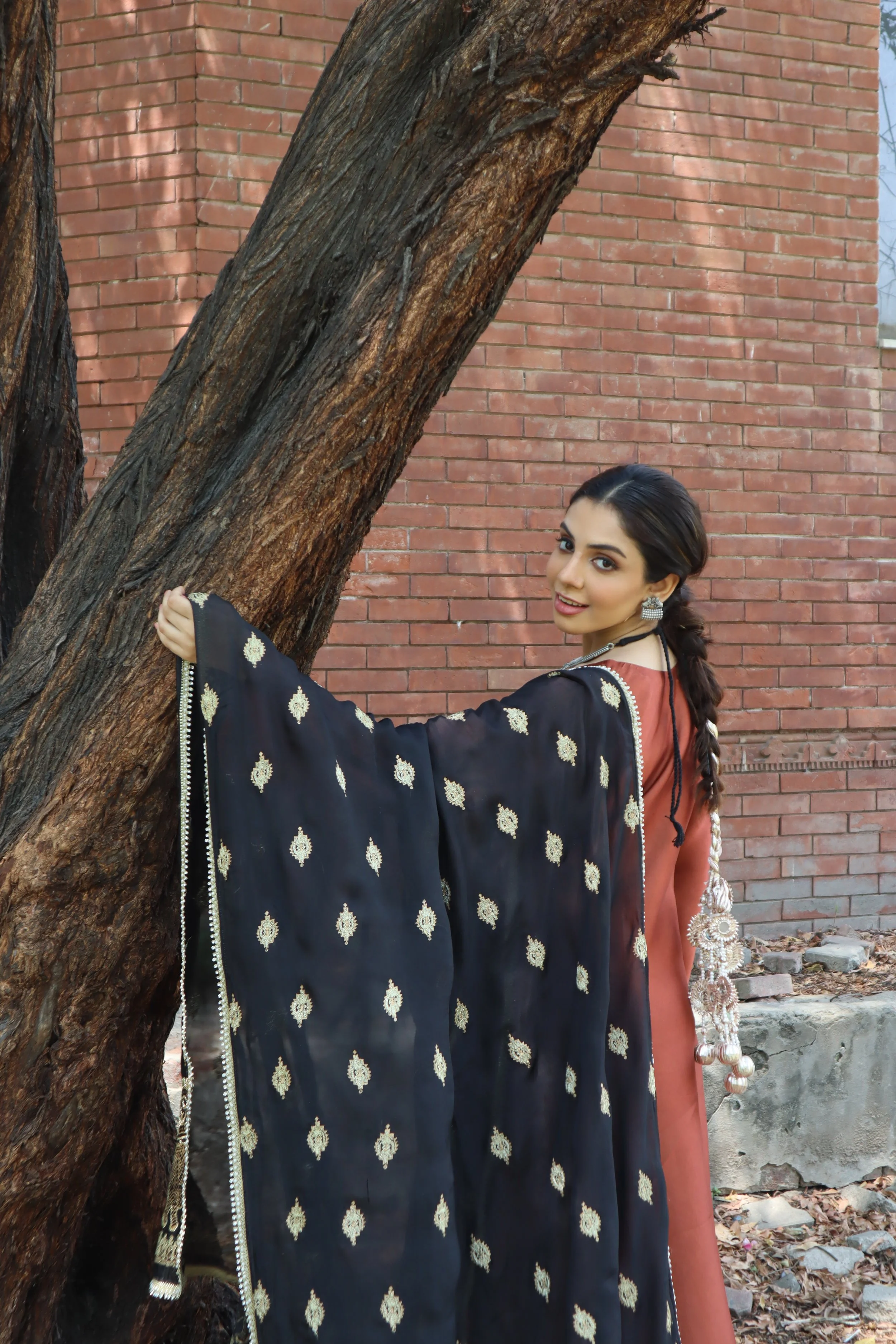 black shawl 3.JPG