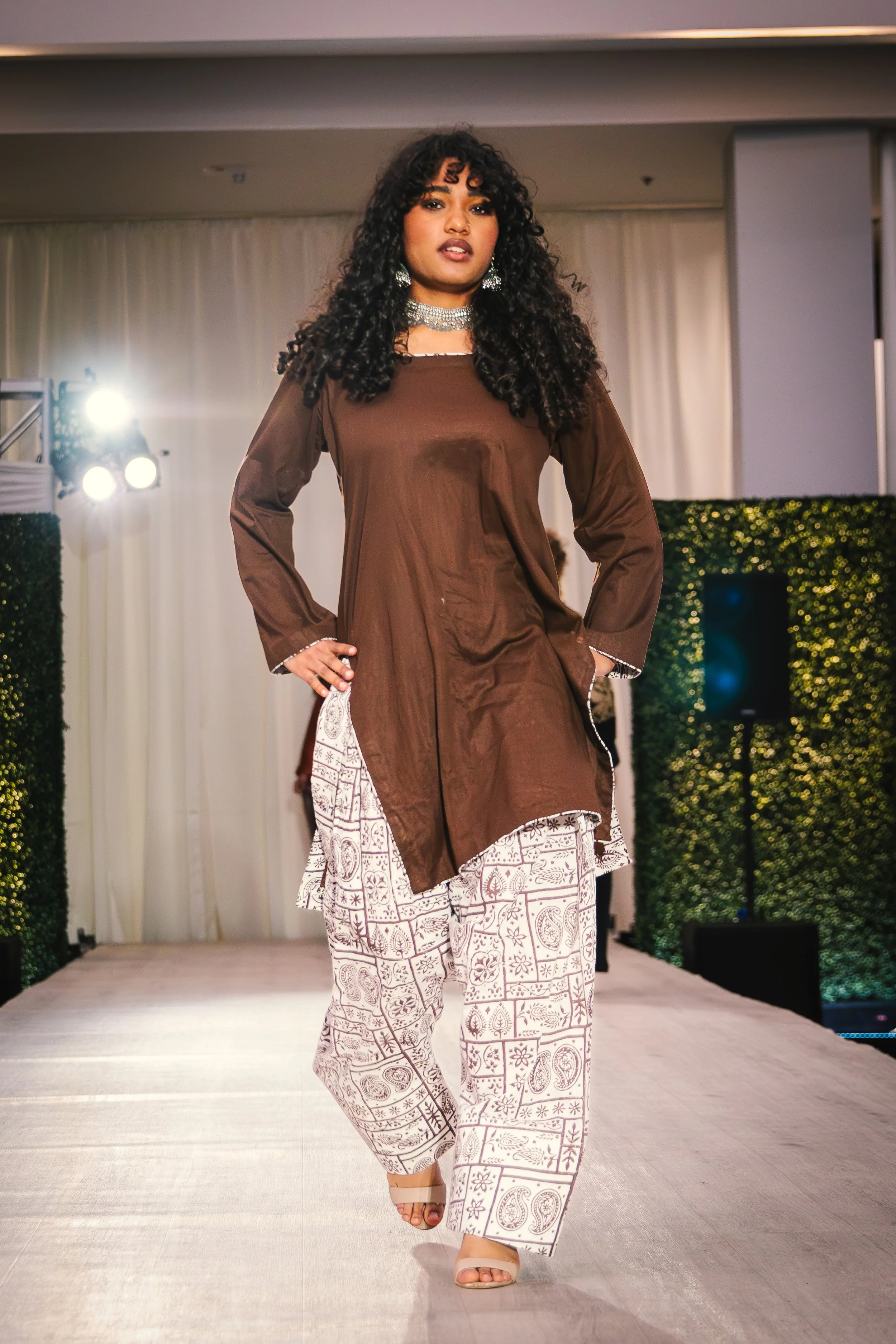Chic Farshi Set