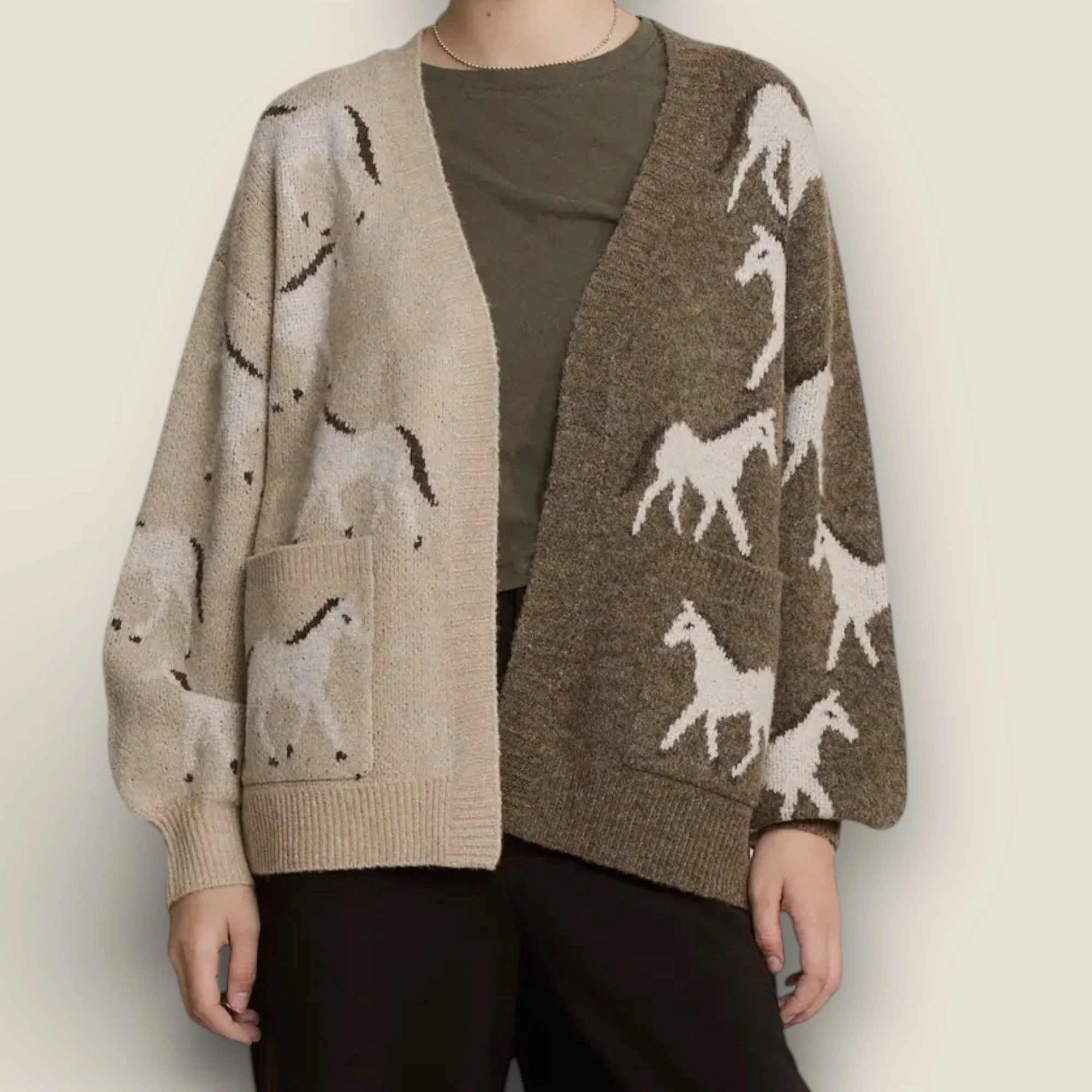 TWO TONE WHITE HORSE CARDIGAN