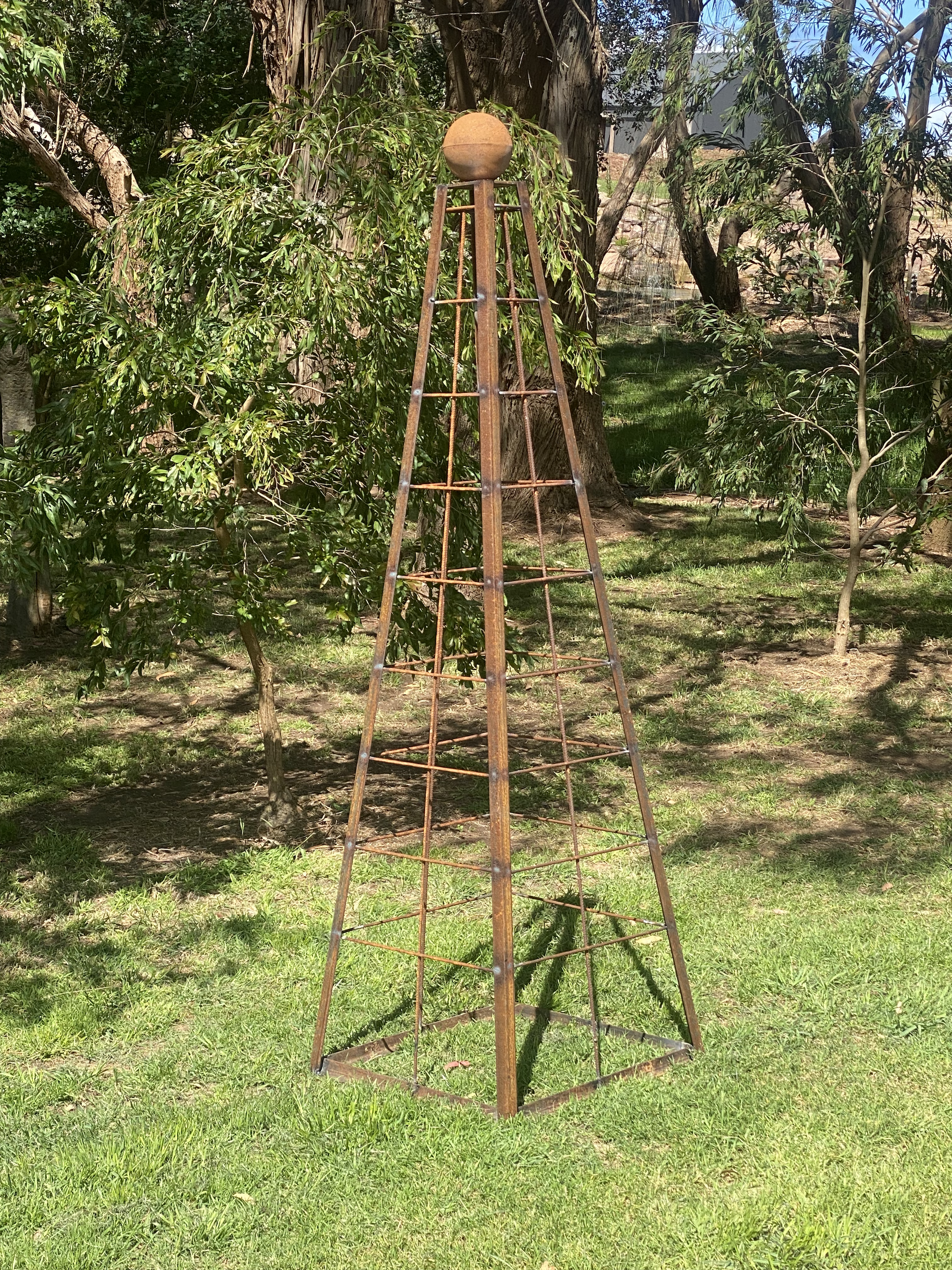 Reo with Ball Finial