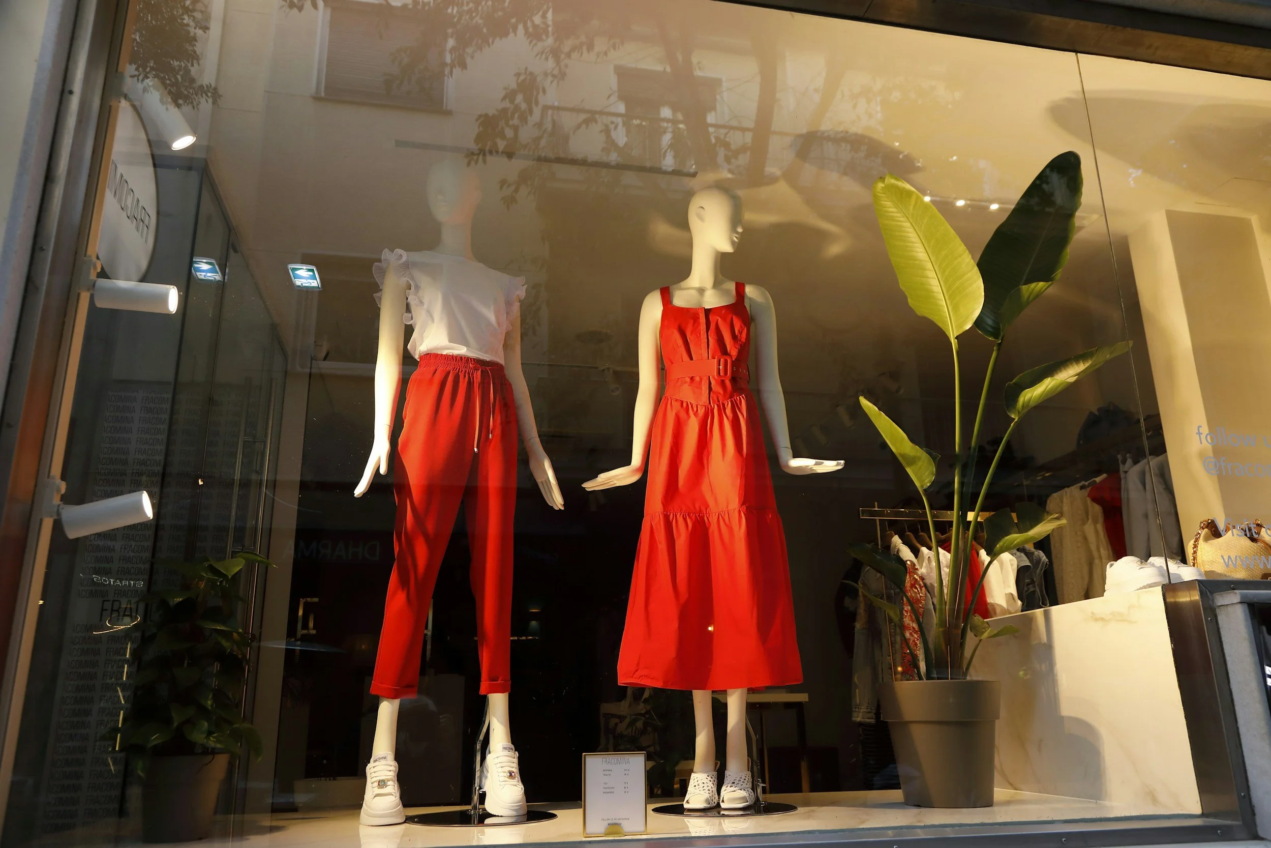 How to Succeed in Fashion Wholesale: Top Tips for Designers