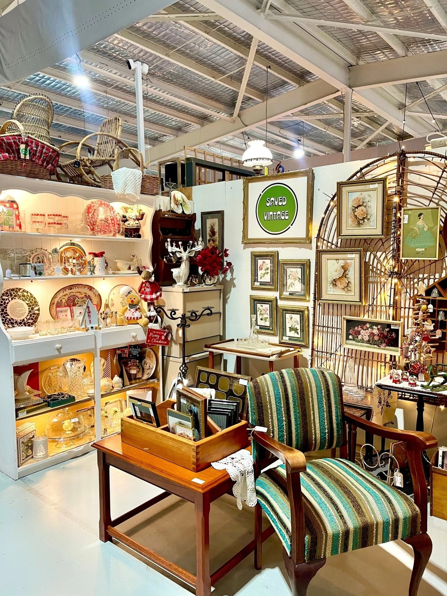 Gorgeous, vintage treasures waiting to be found. Saved Vintage is the perfect destination for Christmas gifting, festive styling and adding something special under the tree 🎄✨
*
*
*
*
*
#christmas #christmasgifts #giftideas #christmasgiftideas #auss