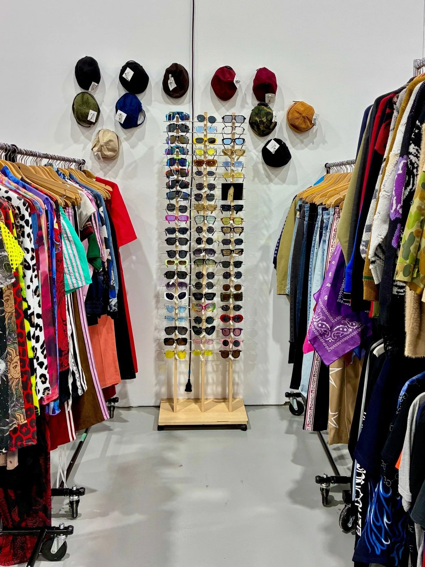 Dr Bones is bringing colour to Market Fair Preston with an eclectic range of clothing, standout hats and sunglasses that for all kinds of occasions!! 😎✨
*
*
*
*
*
#upcycledclothing #upcycling #upcycledclothes #sustainablefashion #upcycledfashion #up