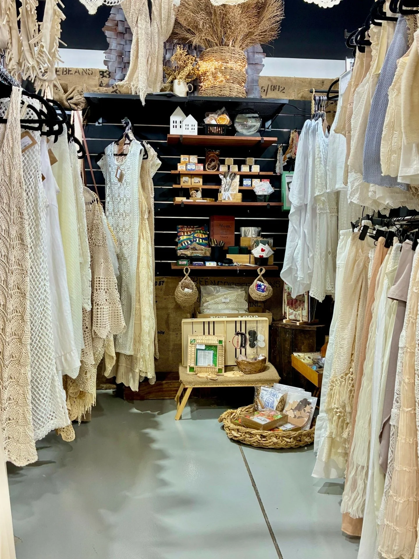 Embrace effortless style at Mons, Market Fair Preston. 🤍
Boho pieces, breezy whites, and unique wardrobe staples currated with care.
*
*
*
*
*
*
#MarketFair #MonsBoho #BohoChic #HandmadeClothing #WhiteWardrobe #MarketFinds #SupportLocal #BohoStyle