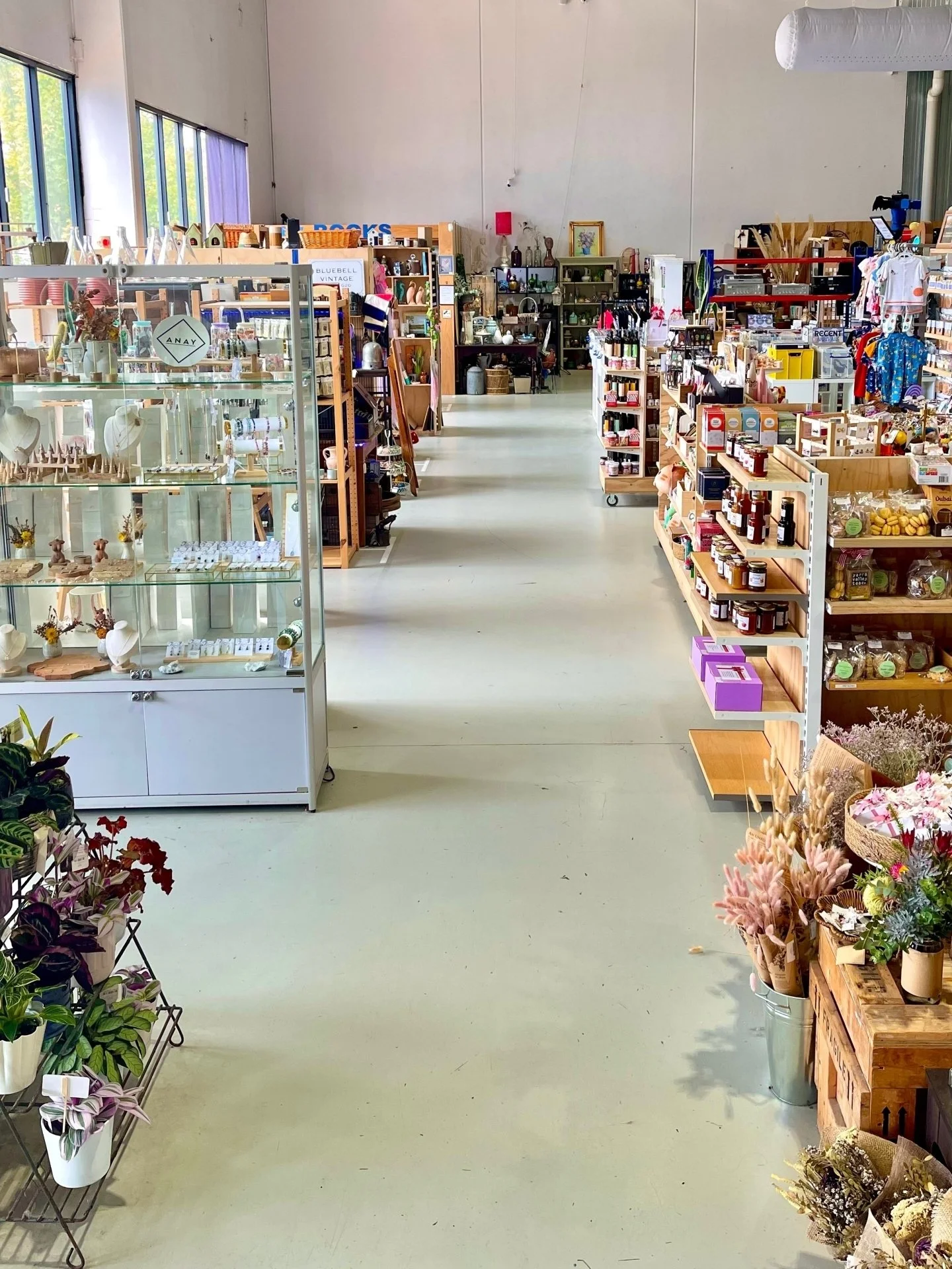 Explore the 300+ stalls at Market Fair Ferntree Gully!! From handmade goodies to vintage treasures, there is something here for everyone! 🕯🕰

We're open 10am-5pm EVERYDAY!! Come visit us at shop 2/794 Burwood Highway, Ferntree Gully VIC🛍✨
*
*
*
*
