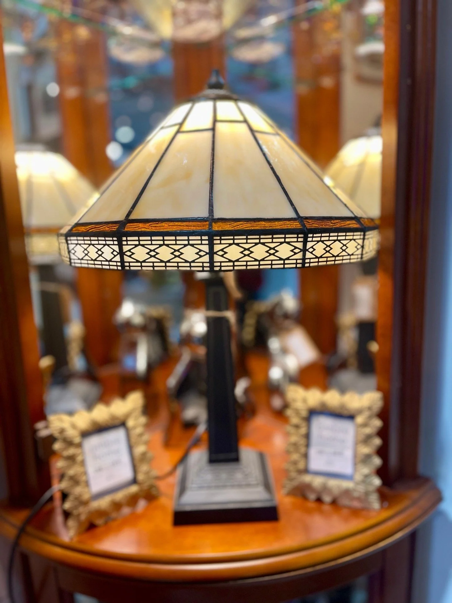 Vintage lovers, this one&rsquo;s for you 🤎🕰🕯

Collectable treasures, timeless homewares and beautiful glassware waiting to be discovered at Market Fair Ferntree Gully. Every piece has a story!✨
*
*
*
*
*
#furnitureupcycle #furnitures #upcycling #u