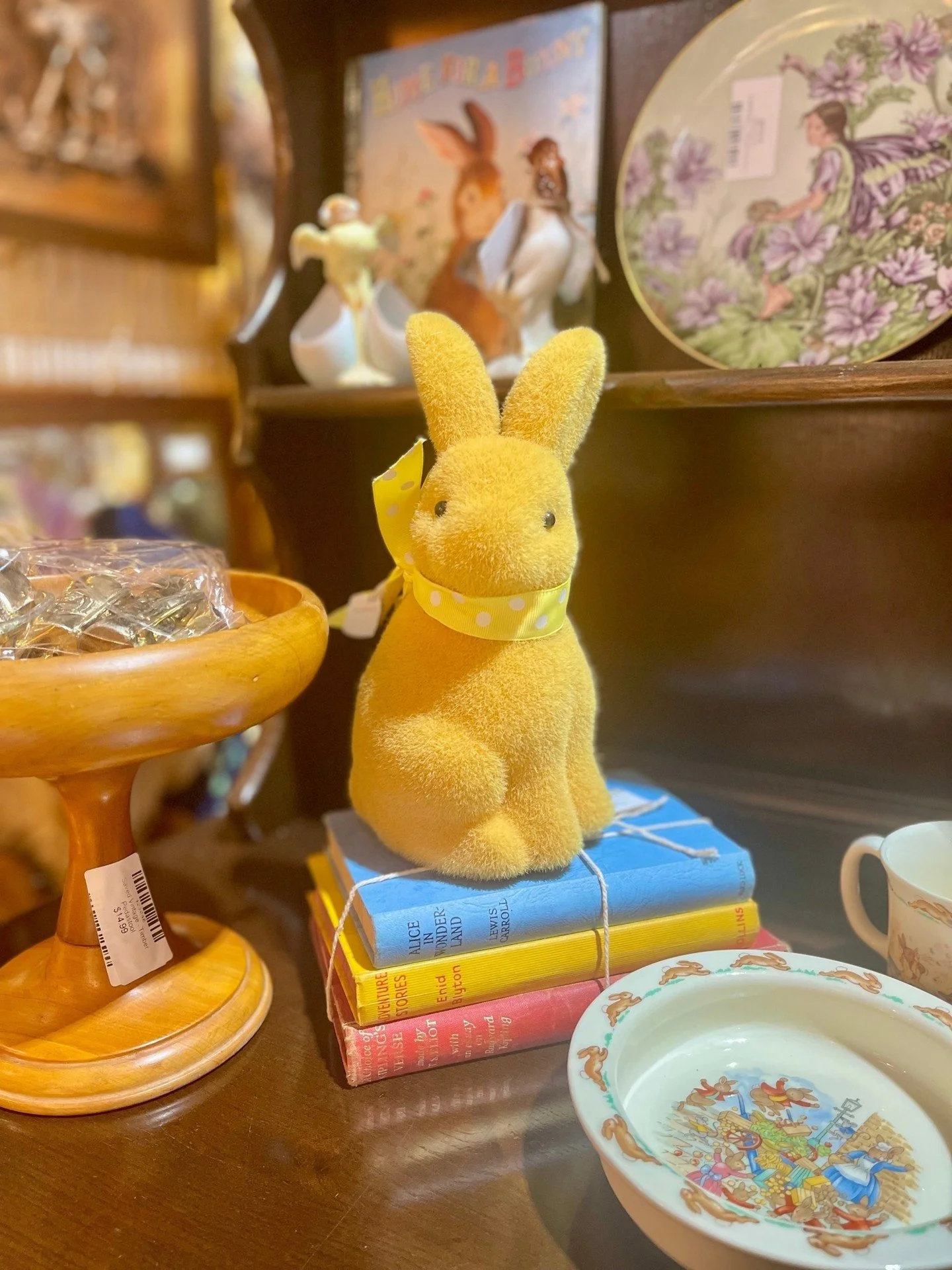 🐇 Find some easter spirit at Market Fair! 
From teacups to the easter bunny you have to come check out what we have to offer this season. ✨ 
*
*
*
*
*
#furnitureupcycle #furnitures #upcycling #upcycledfurniture #upcyclefurnitures #upcycle #furniture