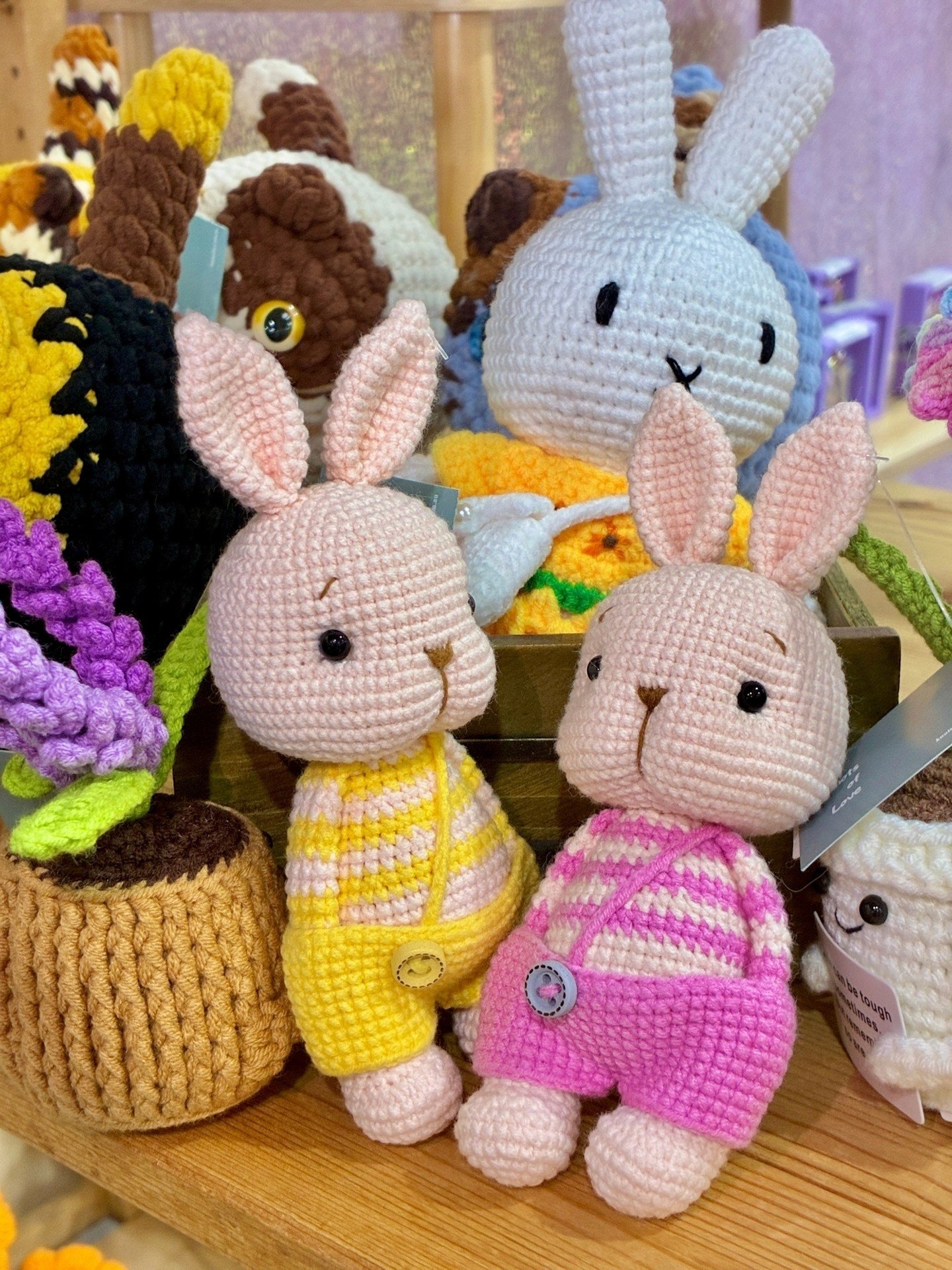 Soft, sweet, and ready for Easter 🐰🧶
These knitted bunny friends from Knots of Love are the cutest little seasonal find at Market Fair.
*
*
*
*
*
#handmade #handmadeproducts #handmadegifts #handmadebusiness #handmadewithlove #handmadecrafts #handma