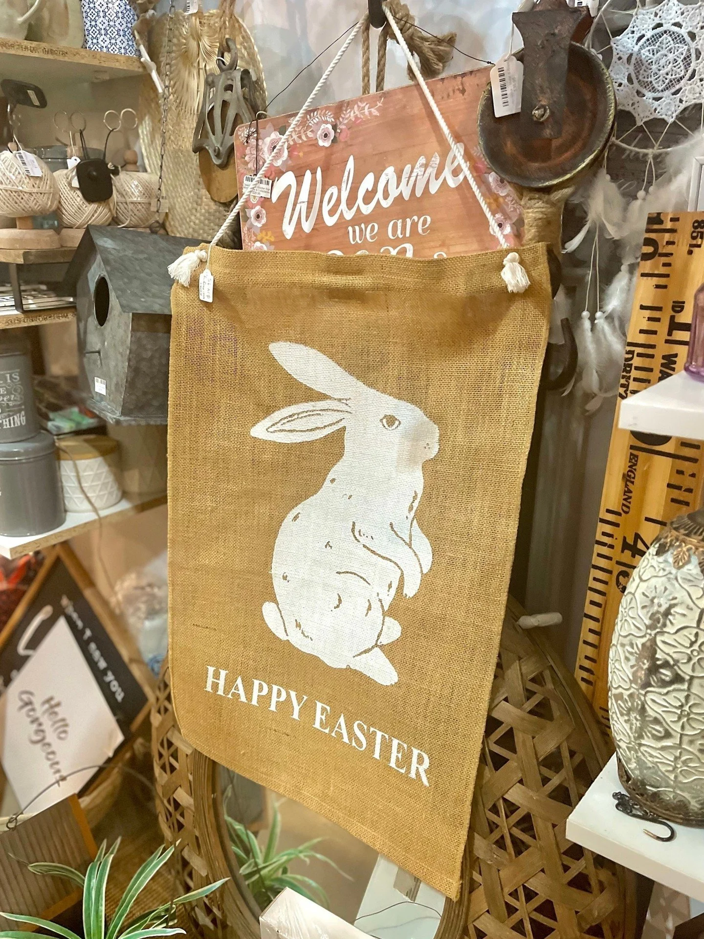 🐣🐇 Currated character for the easter season. 
Find these easter goodies at Mindy's Gifts and Collectables!
*
*
*
*
*
#vintagestore #thingstodoinmelbourne #thrifting #circularfashion #thrifted #thriftedfashion #melbournethrift #vintagemarket #indoor